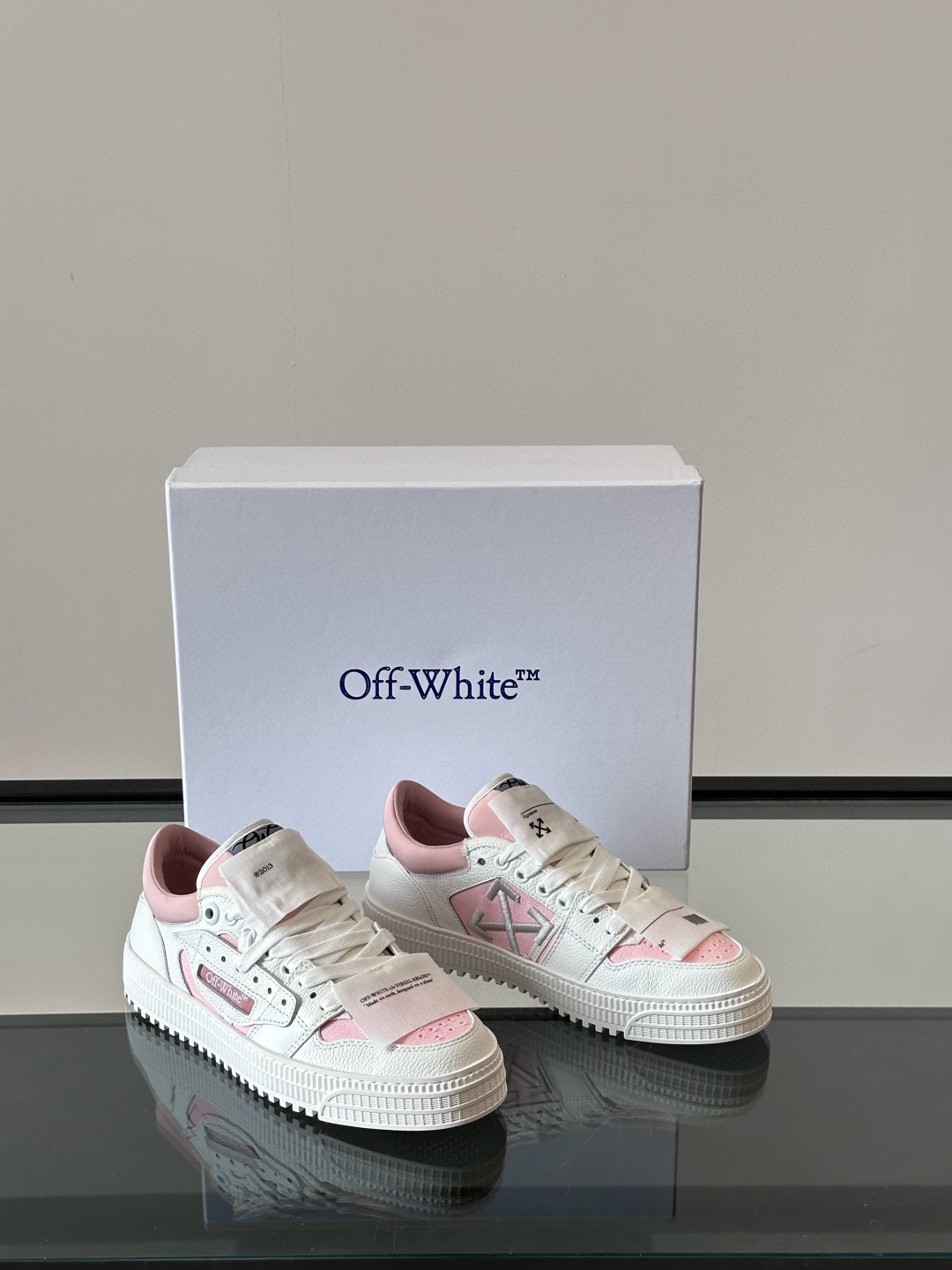 오프화이트 (Off-White) 스니커즈
