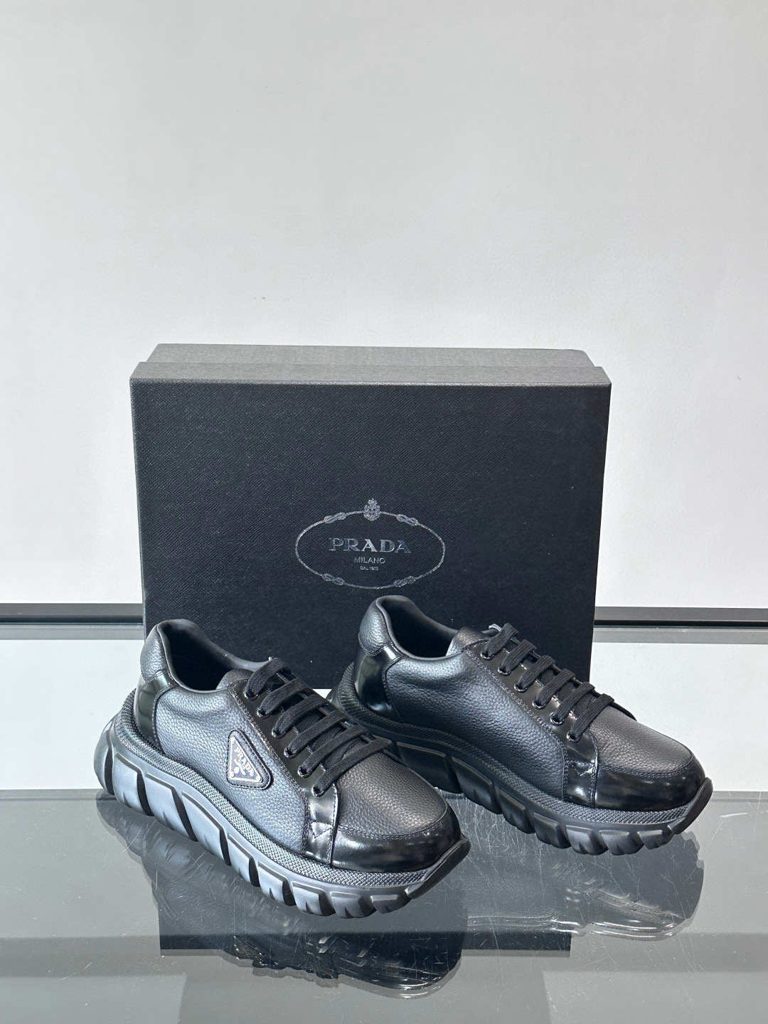 프라다 Prada Downtown Bold 스니커즈