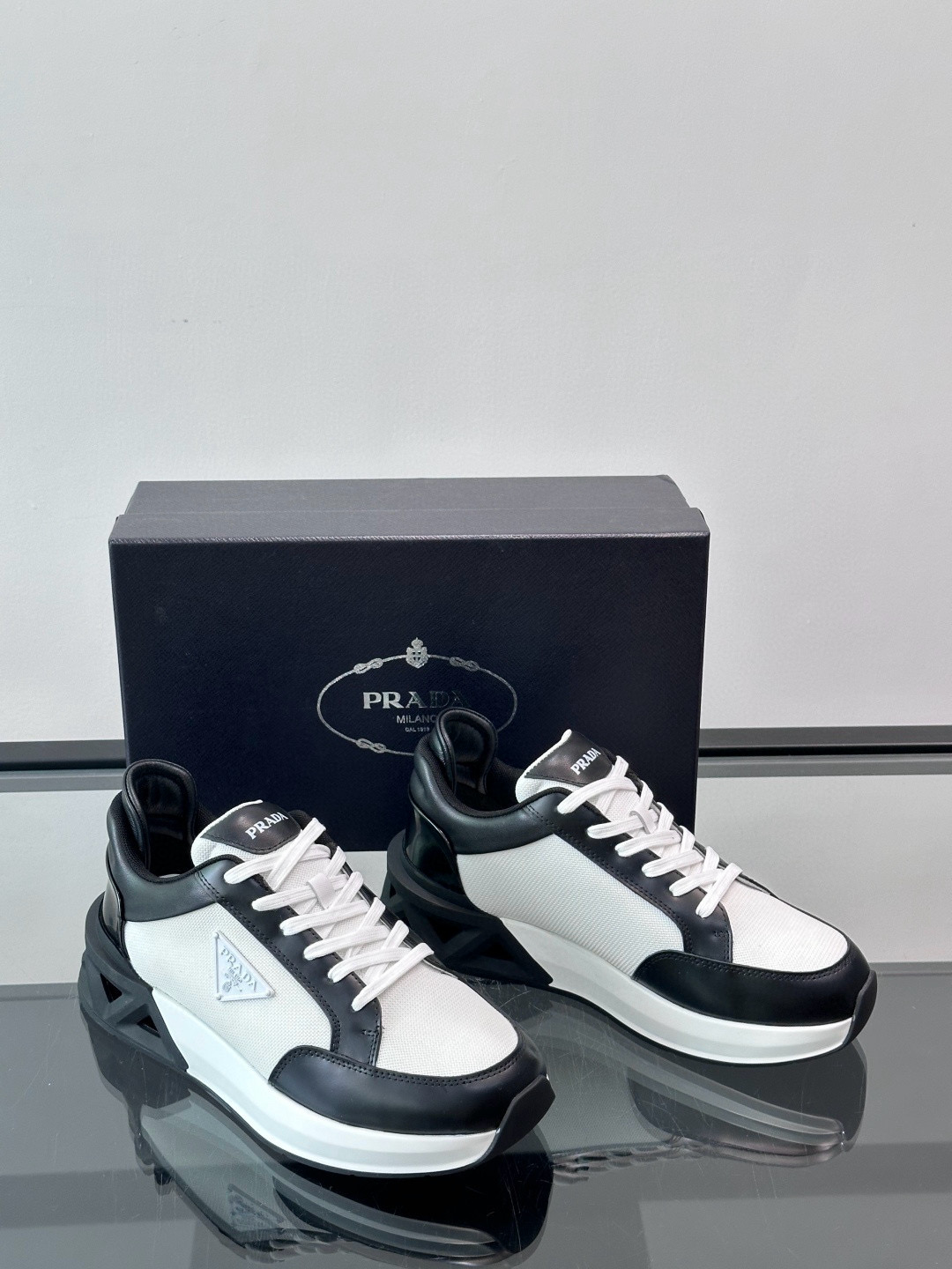 프라다 Prada 스니커즈