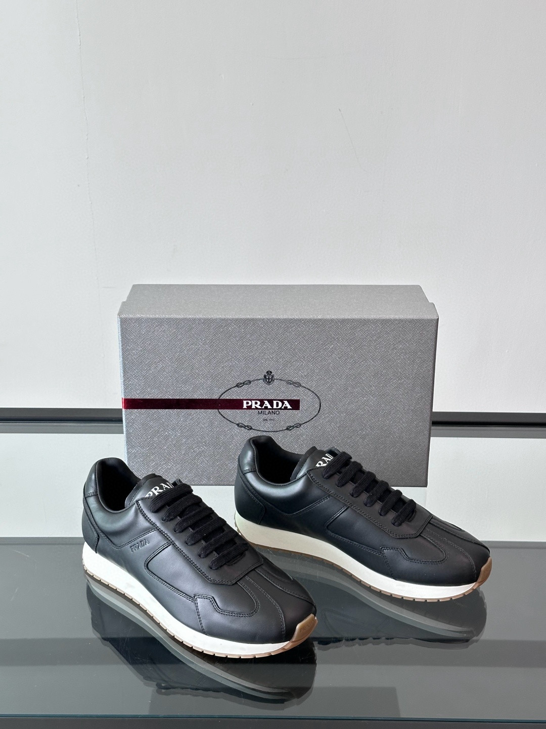 프라다 Prada 스니커즈 Black