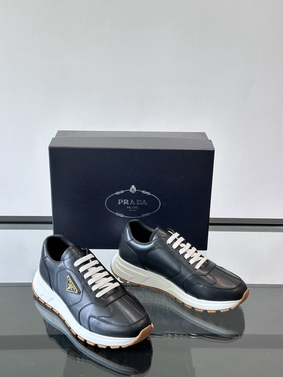 프라다 Prada 스니커즈 Black