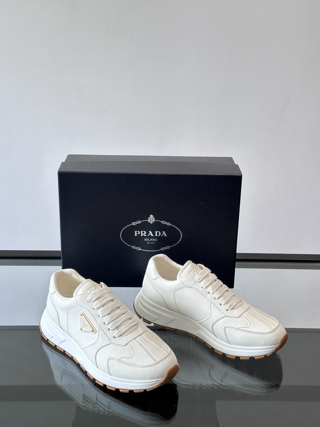 프라다 Prada 스니커즈 White