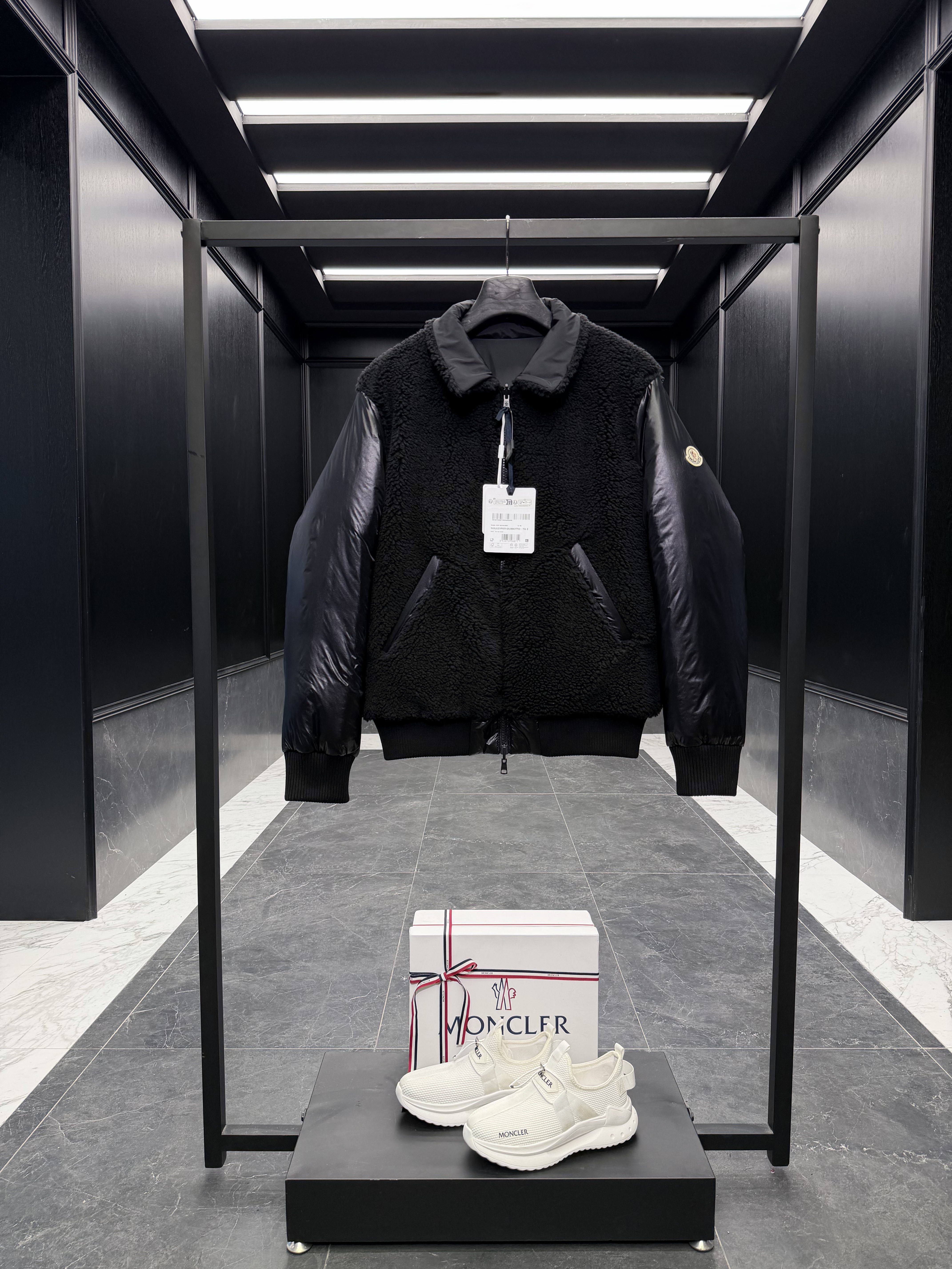 몽클레어 Moncler Maulevrier 양면 다운재킷.