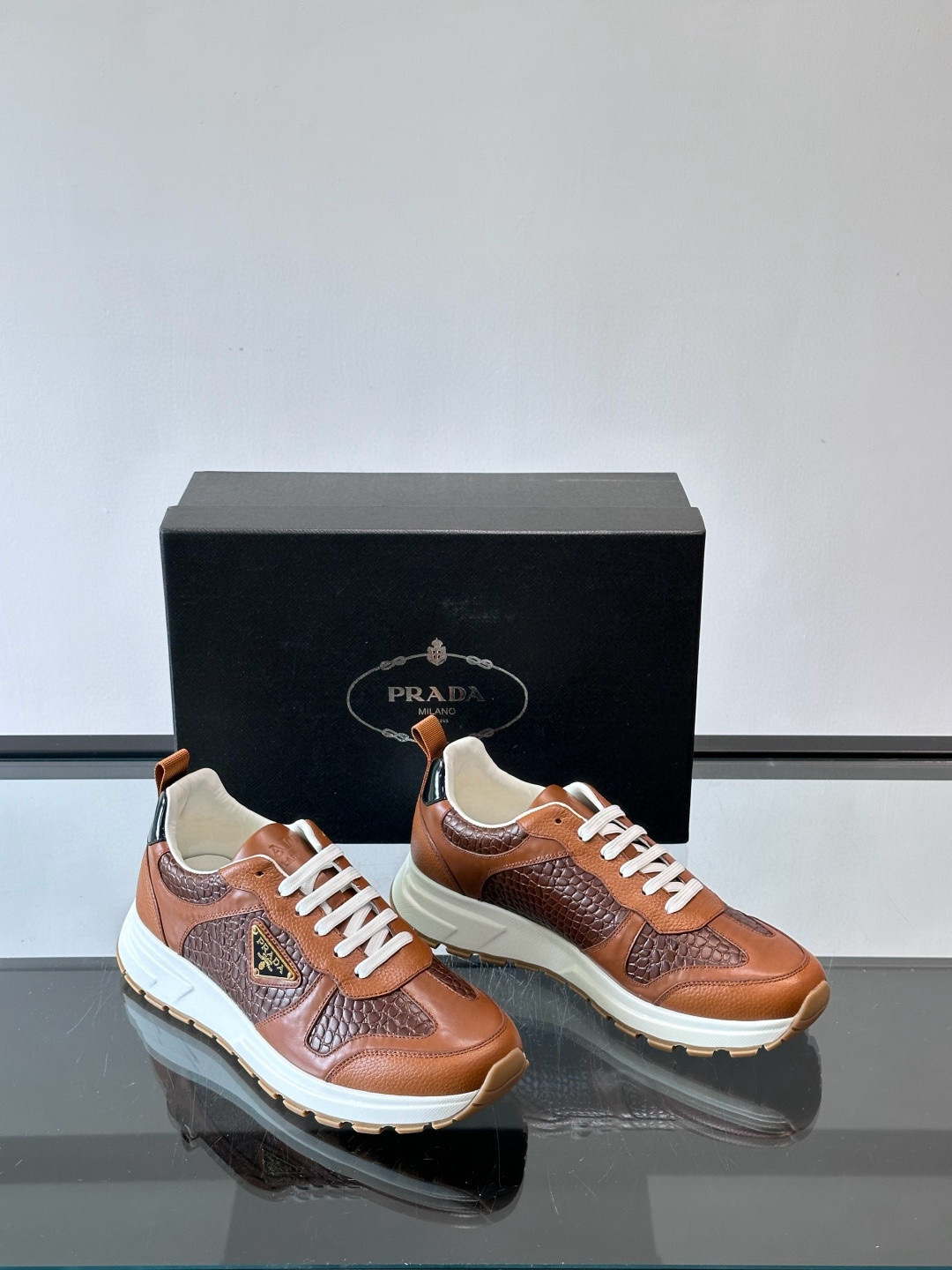 프라다 Prada 스니커즈