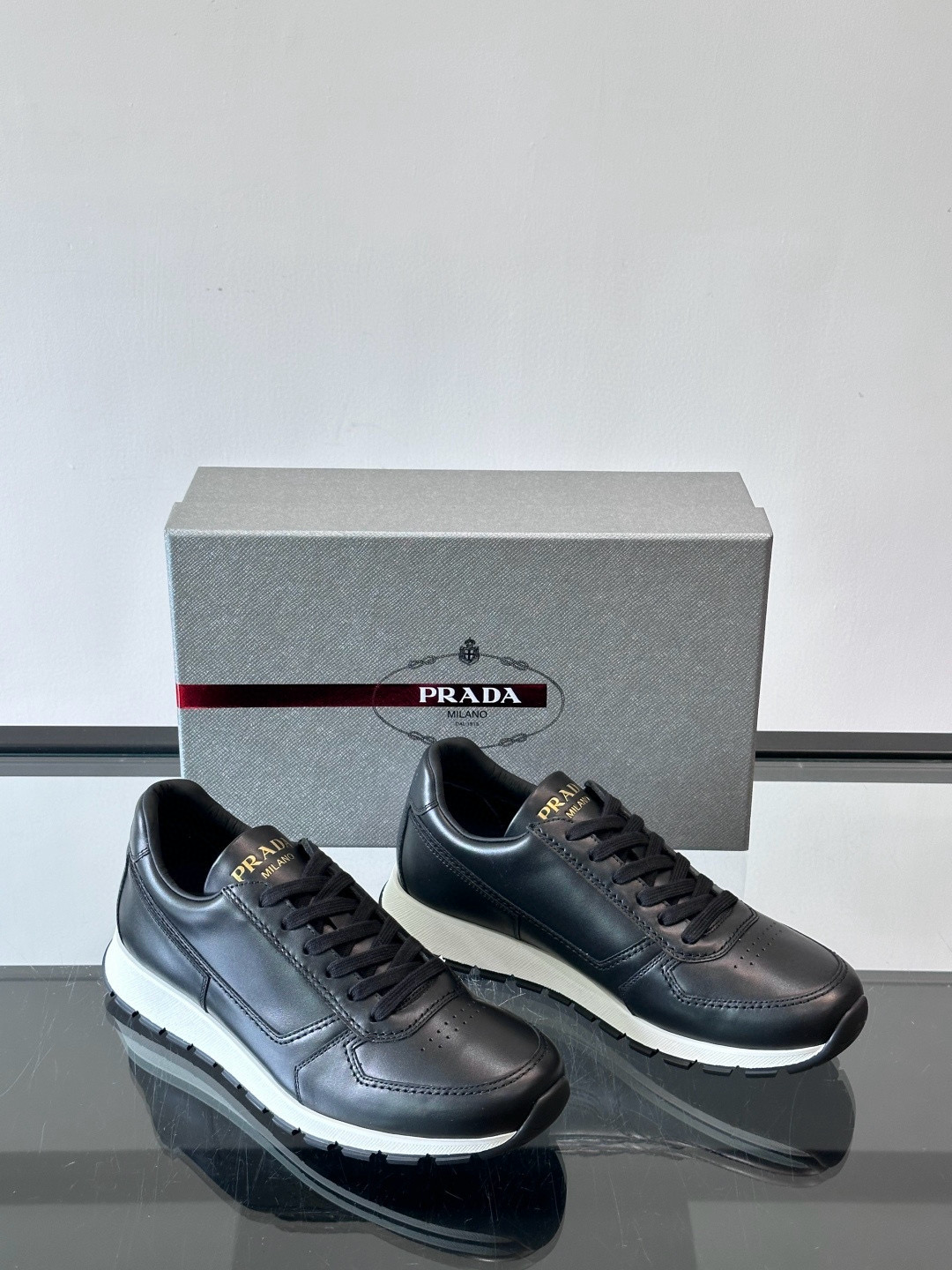 프라다 Prada 스니커즈 Black