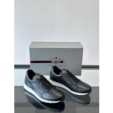 프라다 Prada 스니커즈 Black