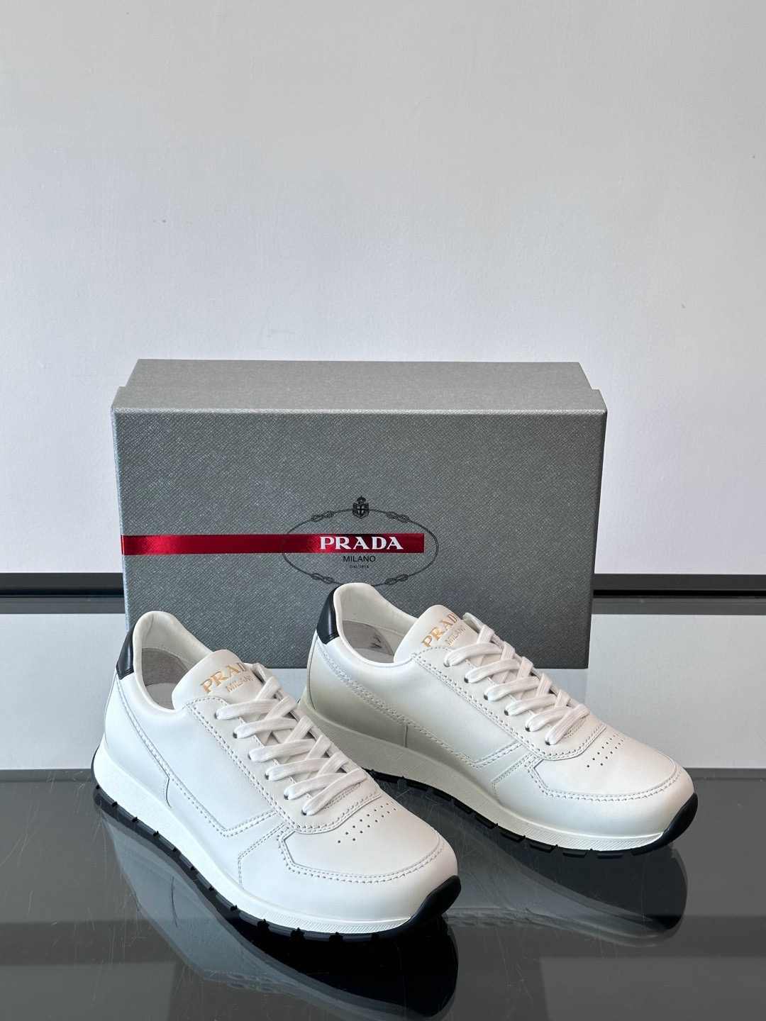 프라다 Prada 스니커즈 White