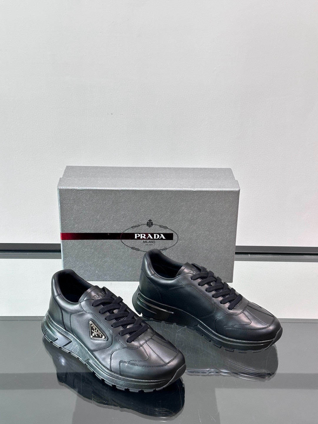 프라다 Prada 스니커즈 Black