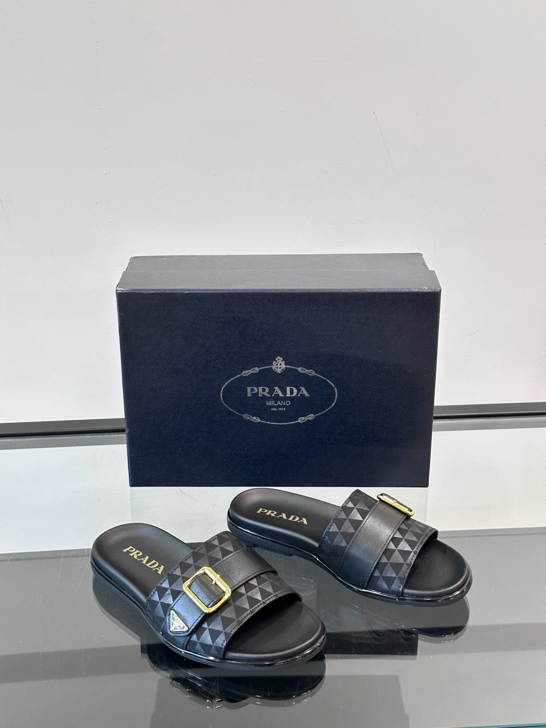 프라다 Prada 슬리퍼