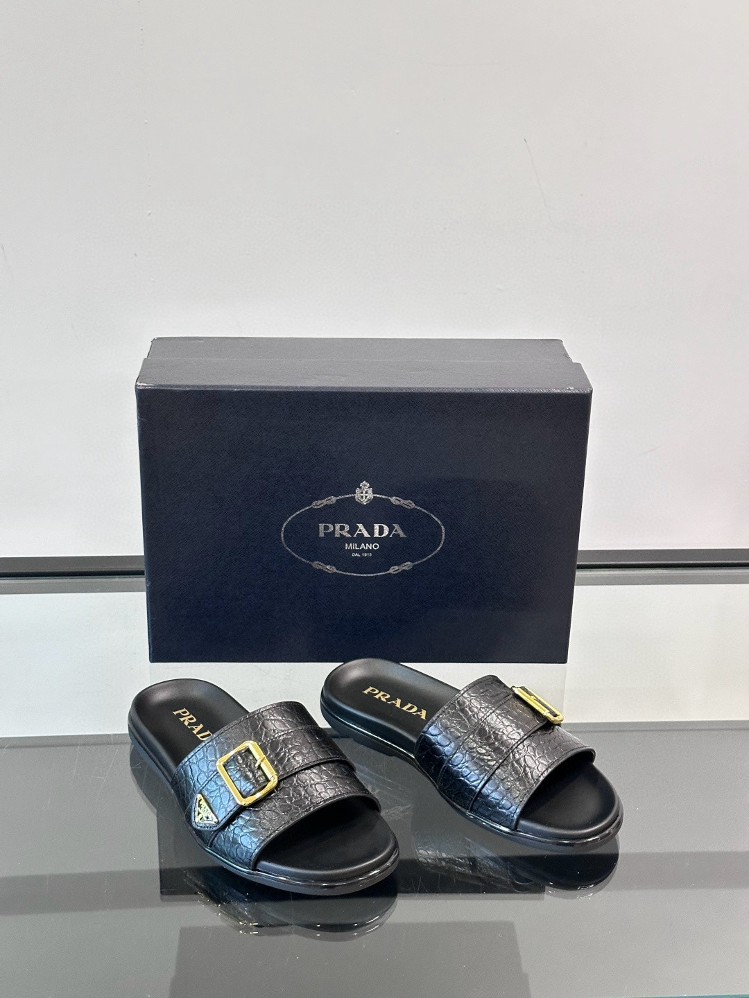 프라다 Prada 슬리퍼
