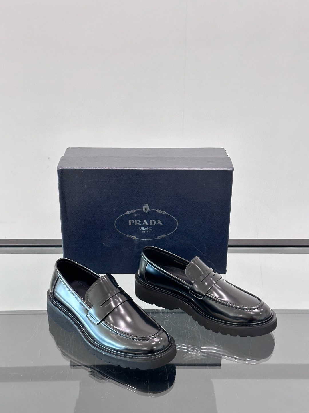 프라다 Prada 로퍼 슈즈