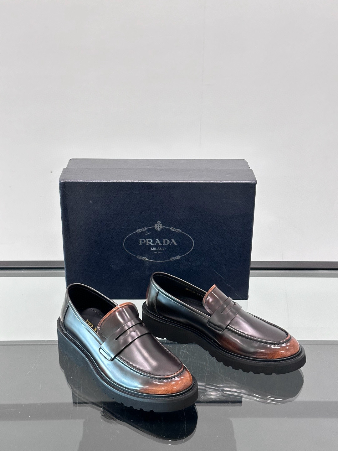 프라다 Prada 로퍼 슈즈