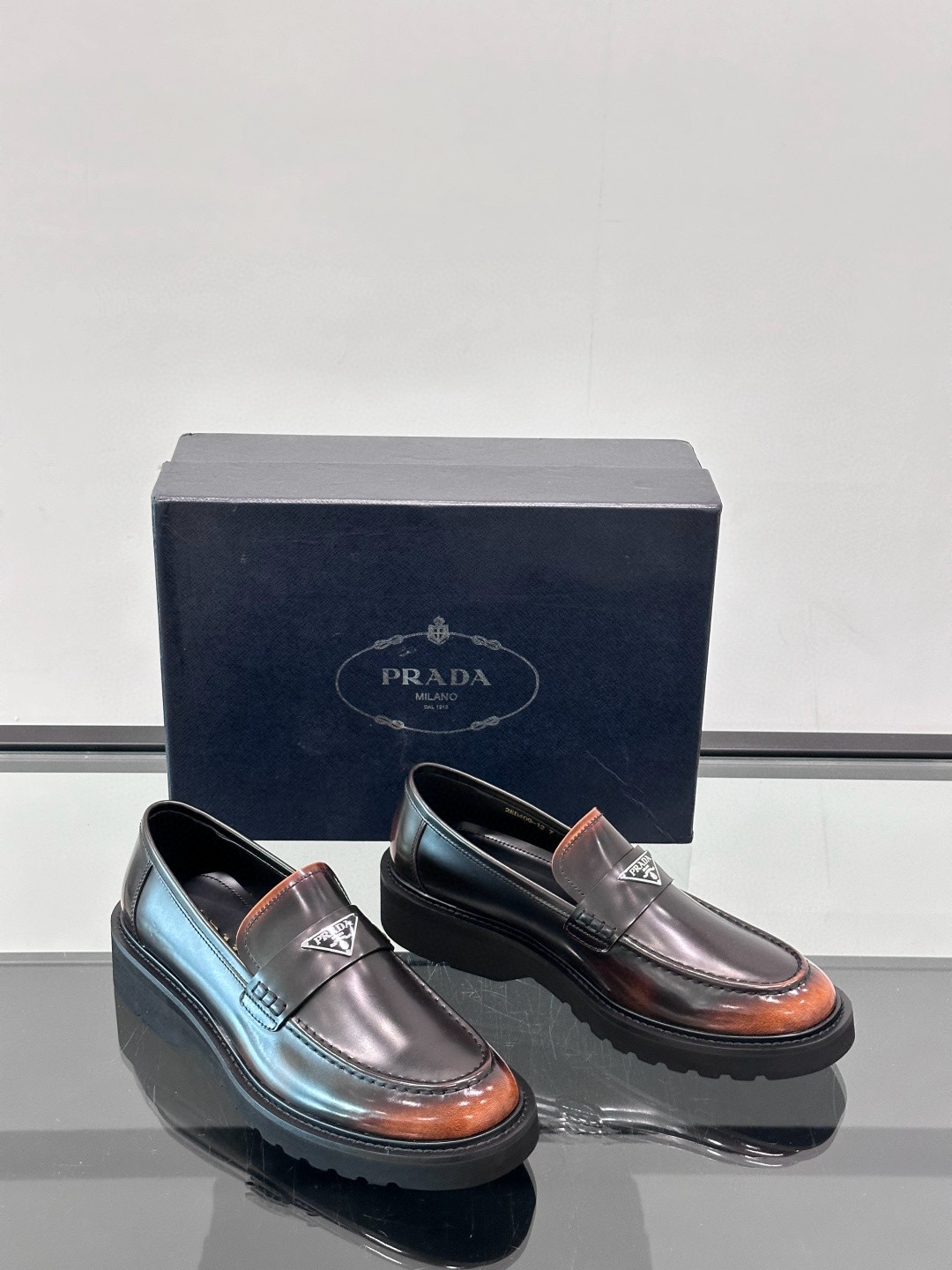 프라다 Prada 로퍼 슈즈