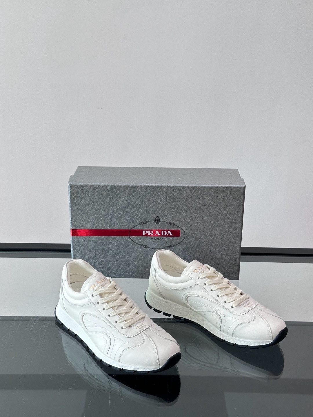 프라다 Prada 스니커즈 White