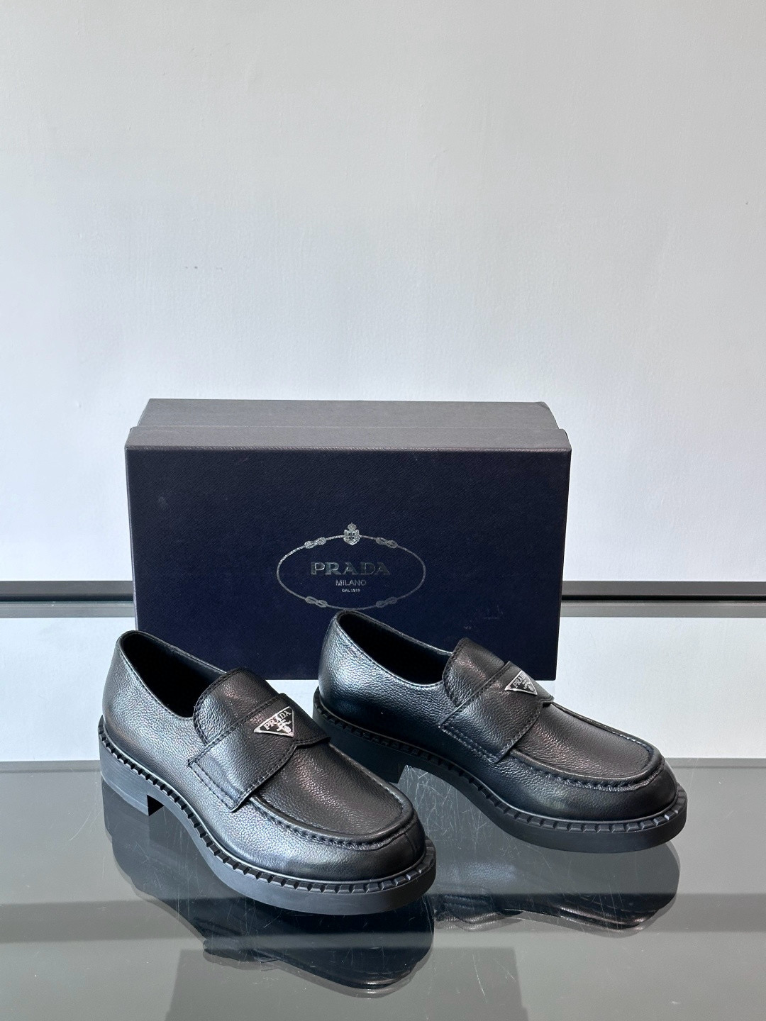 프라다 Prada 로퍼 슈즈