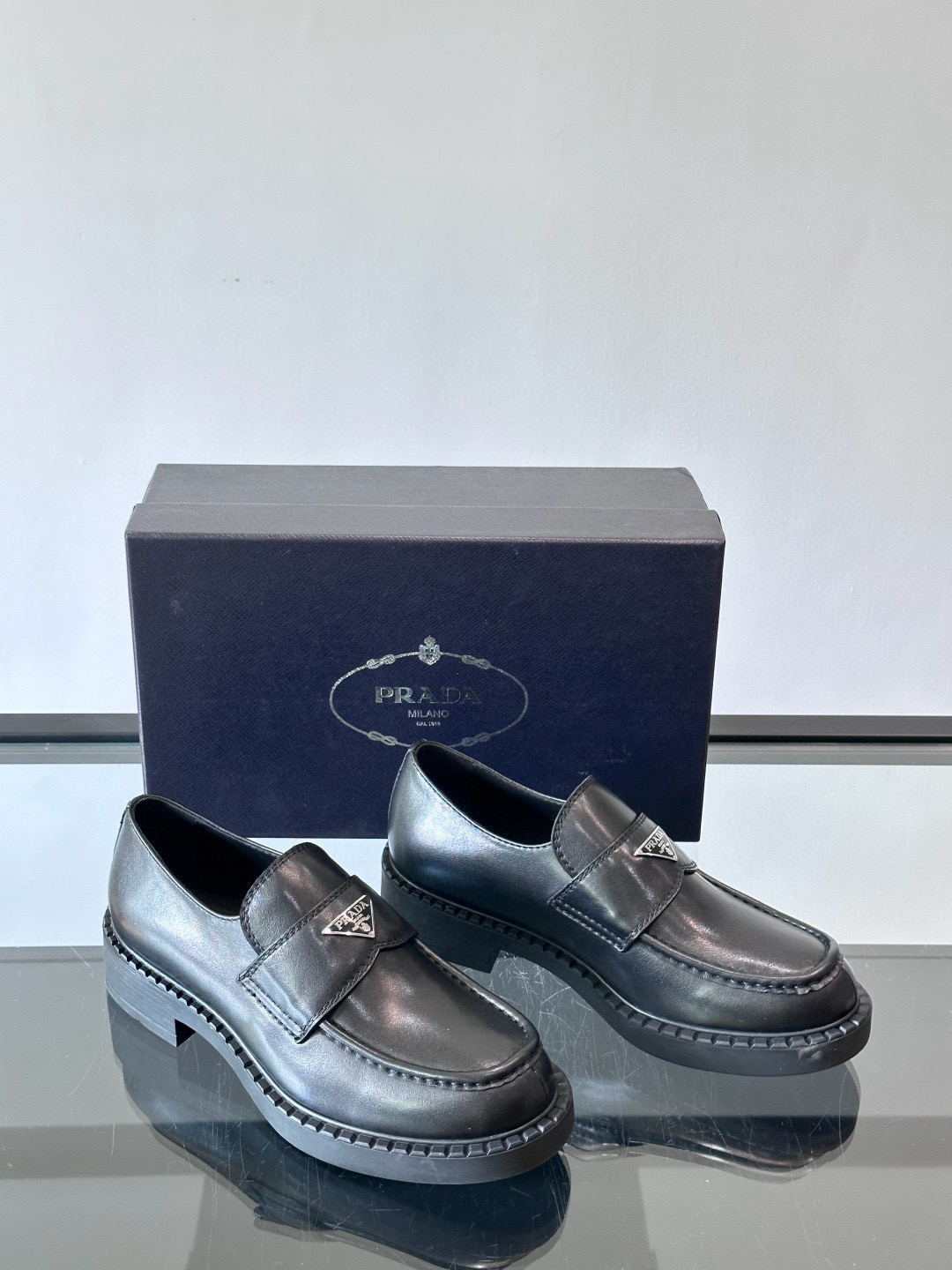 프라다 Prada 로퍼 슈즈