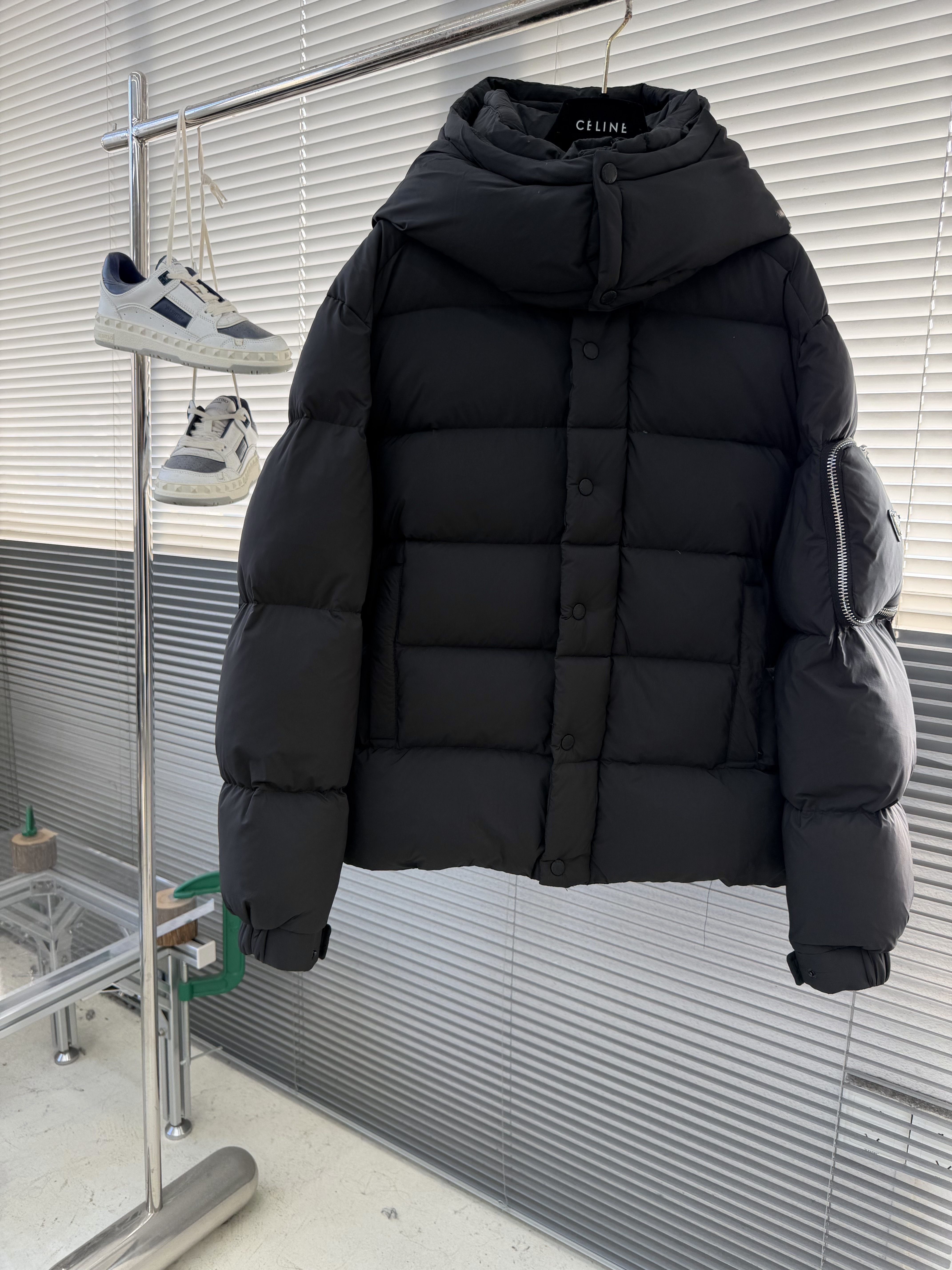 프라다 Prada 다운재킷.