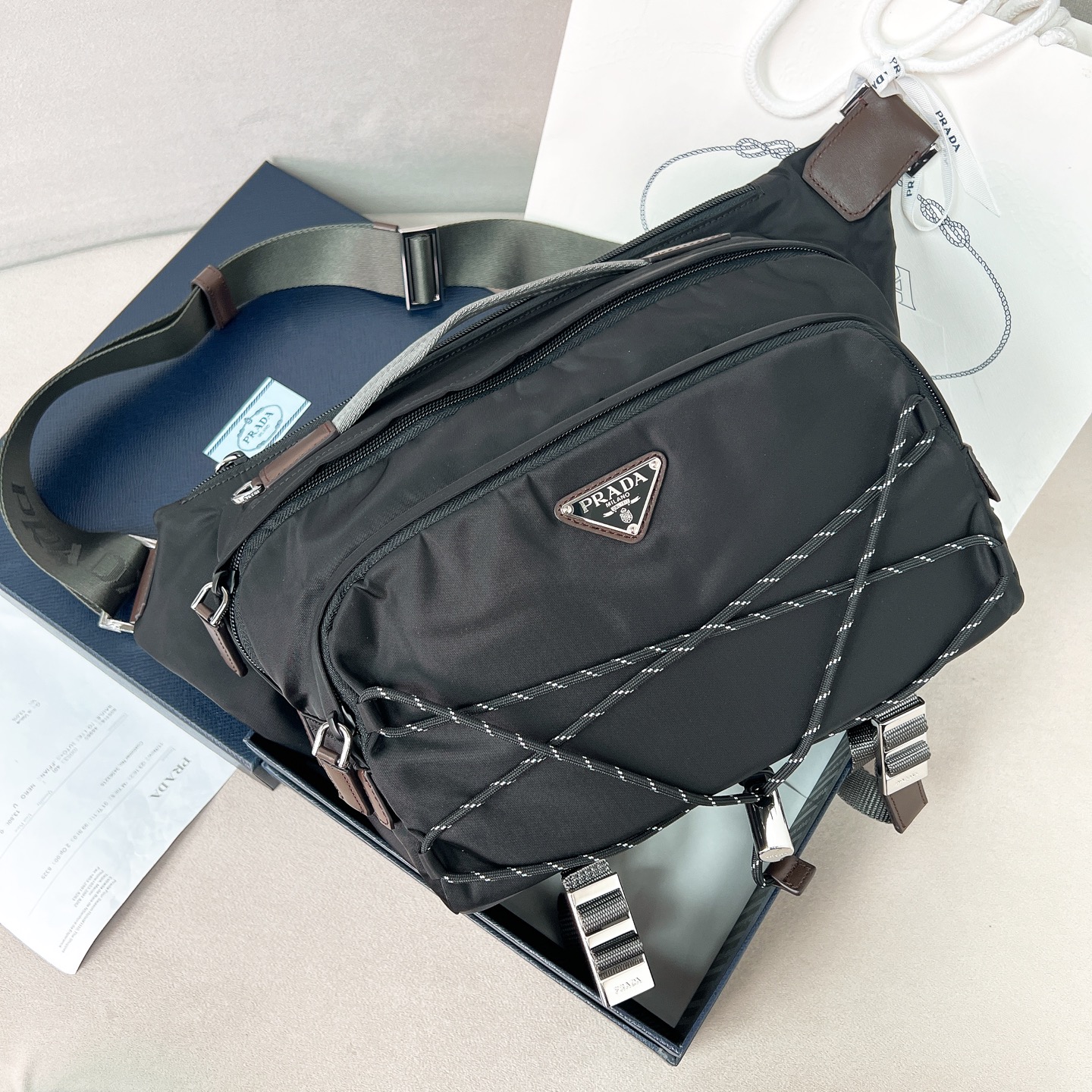 프라다 Prada 2VH201 스피드록 리나일론 및 가죽 숄더백 30cm