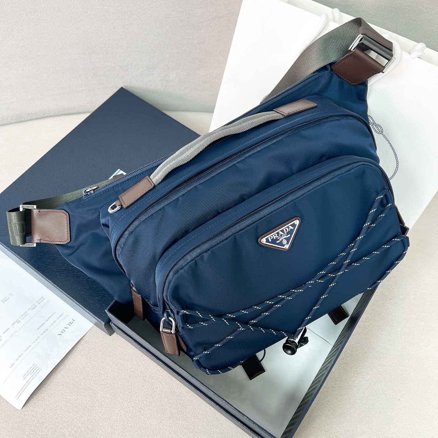 프라다 Prada 2VH201 스피드록 리나일론 및 가죽 숄더백 30cm