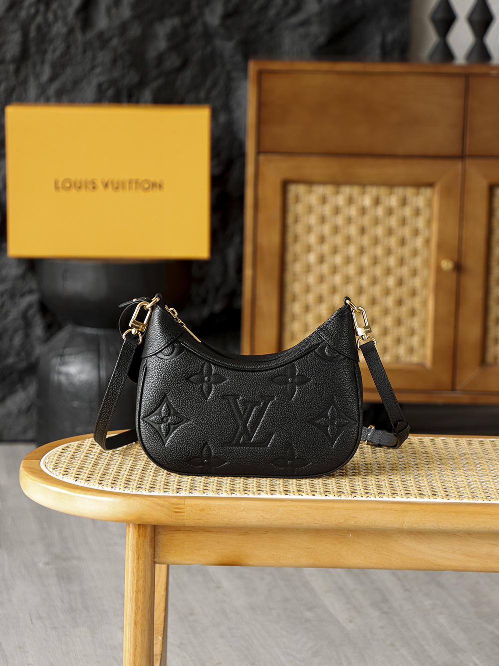 【AS】루이비통 Louis Vuitton M46002 Bagatelle Monogram Empreinte Leather Black 22cm