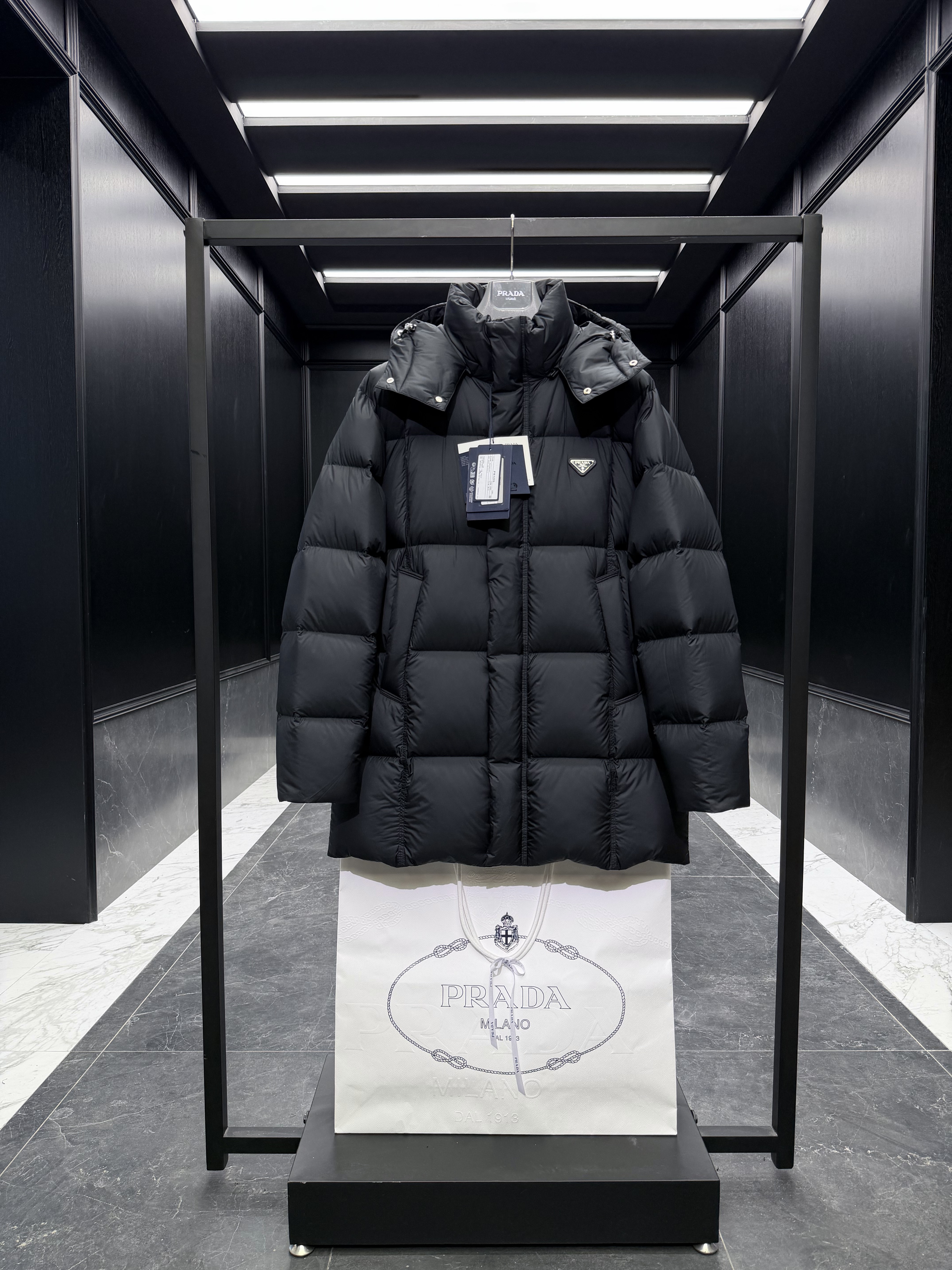 프라다 Prada 다운재킷 3333。