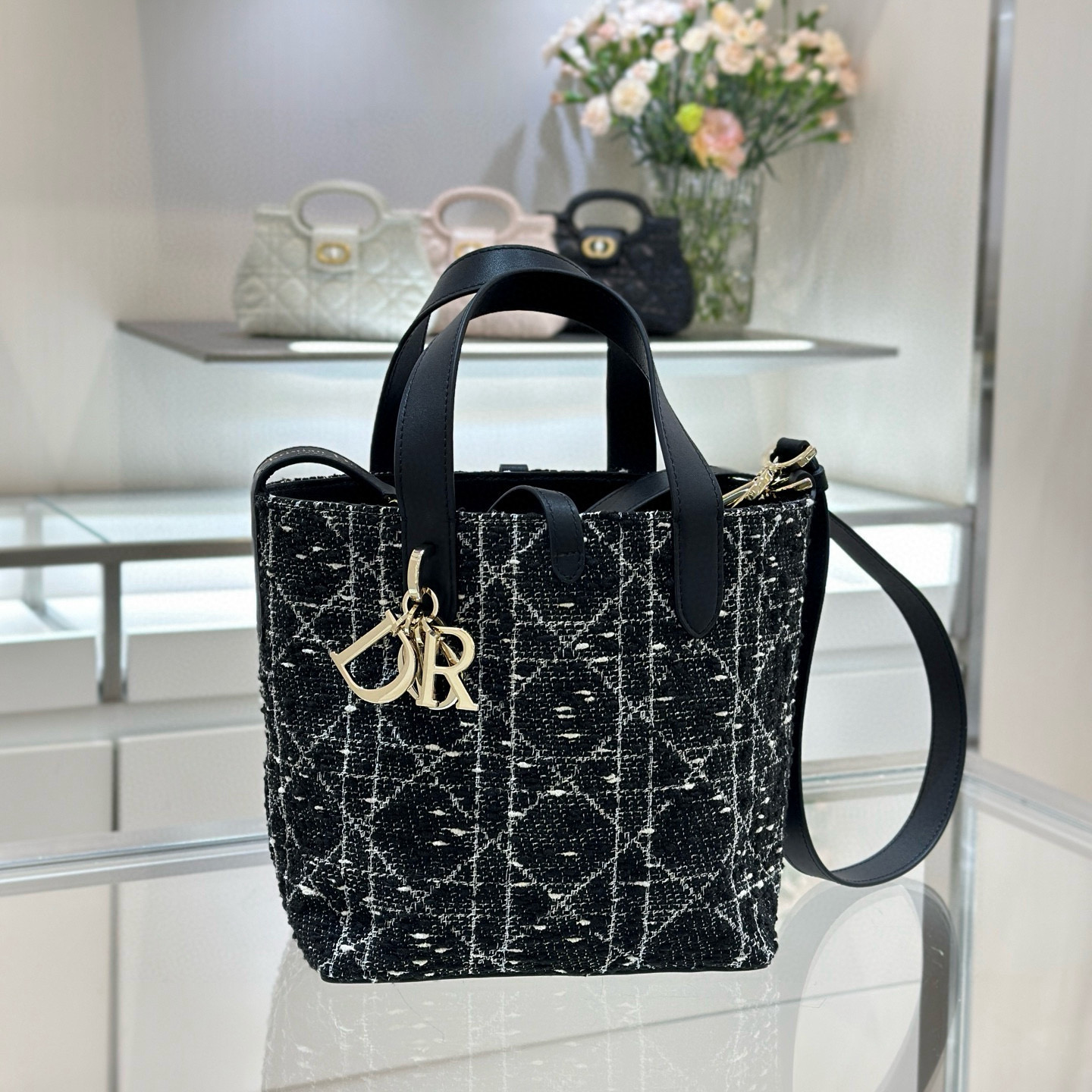 디올 Dior Small Dior Toujours Vertical Tote Bag Black 18.5cm