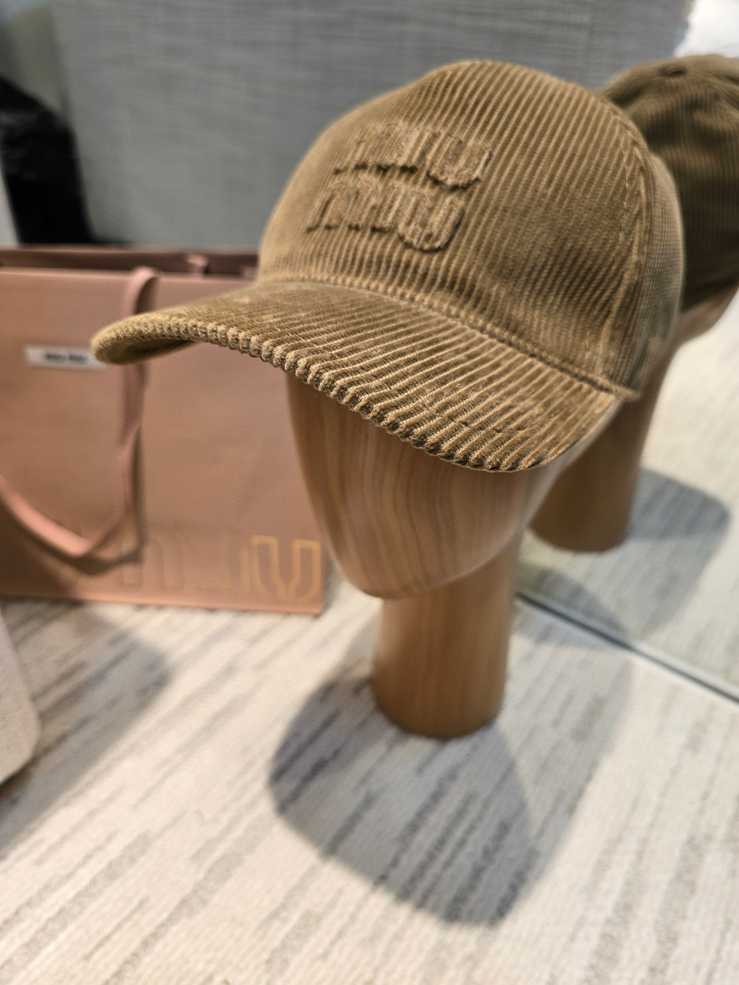 미우 미우 MIU MIU 베이스볼 캡