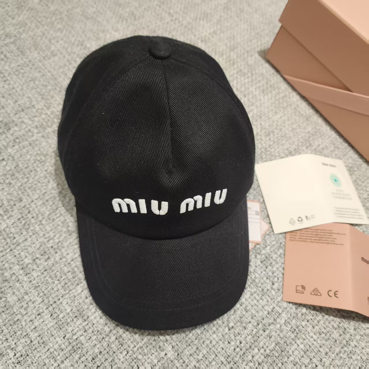 미우 미우 MIU MIU 베이스볼 캡 Black