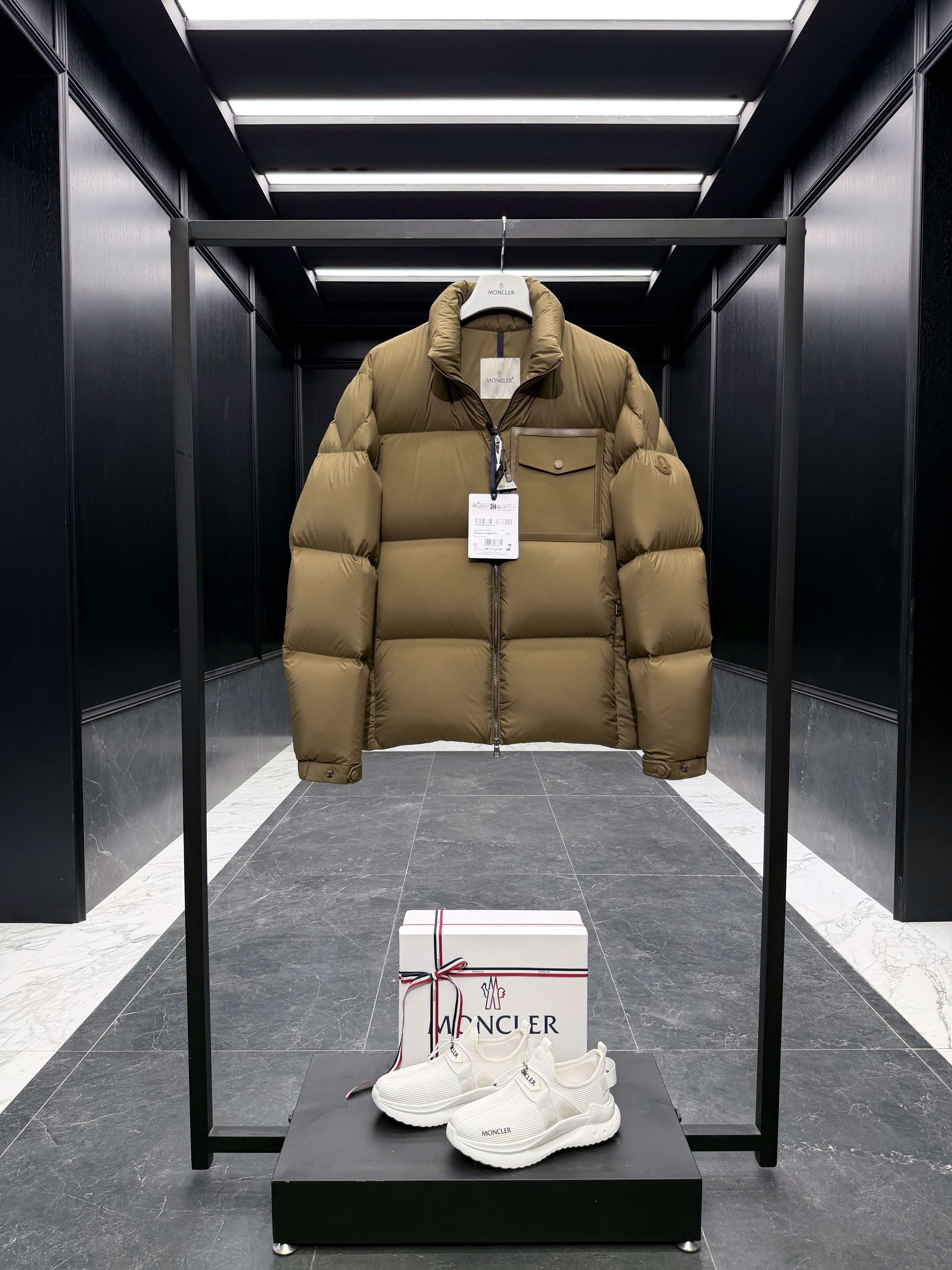 몽클레어 Moncler Chinon 다운재킷