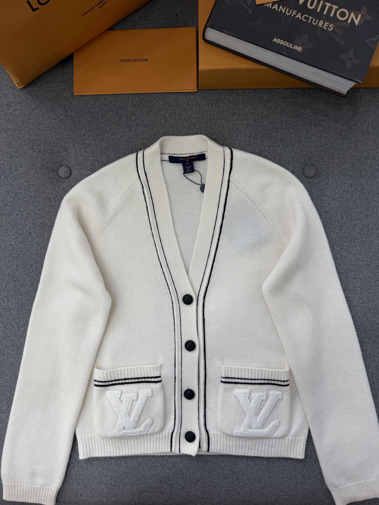 루이비통 Louis Vuitton 가디건