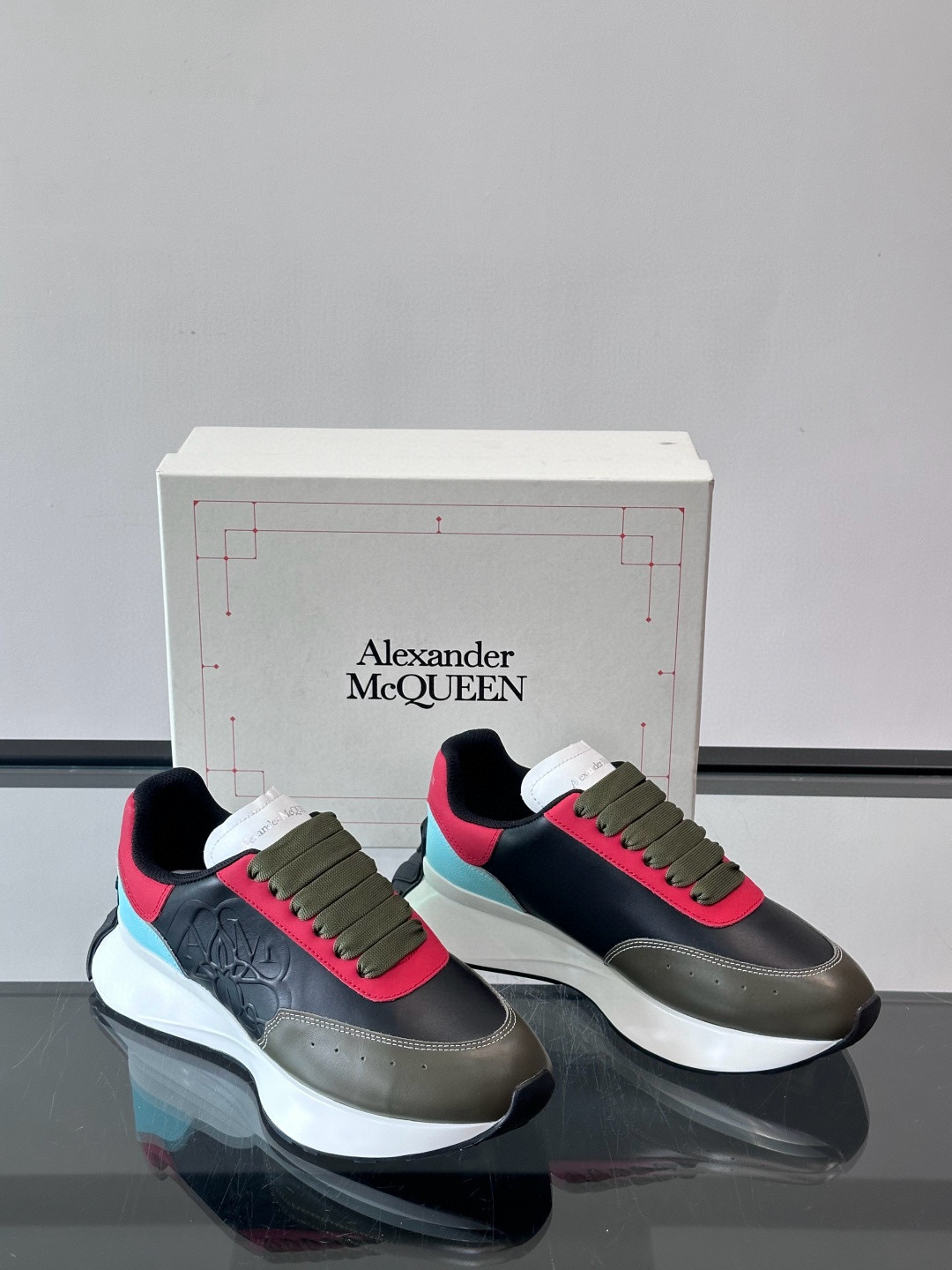 Alexander McQueen 스니커즈