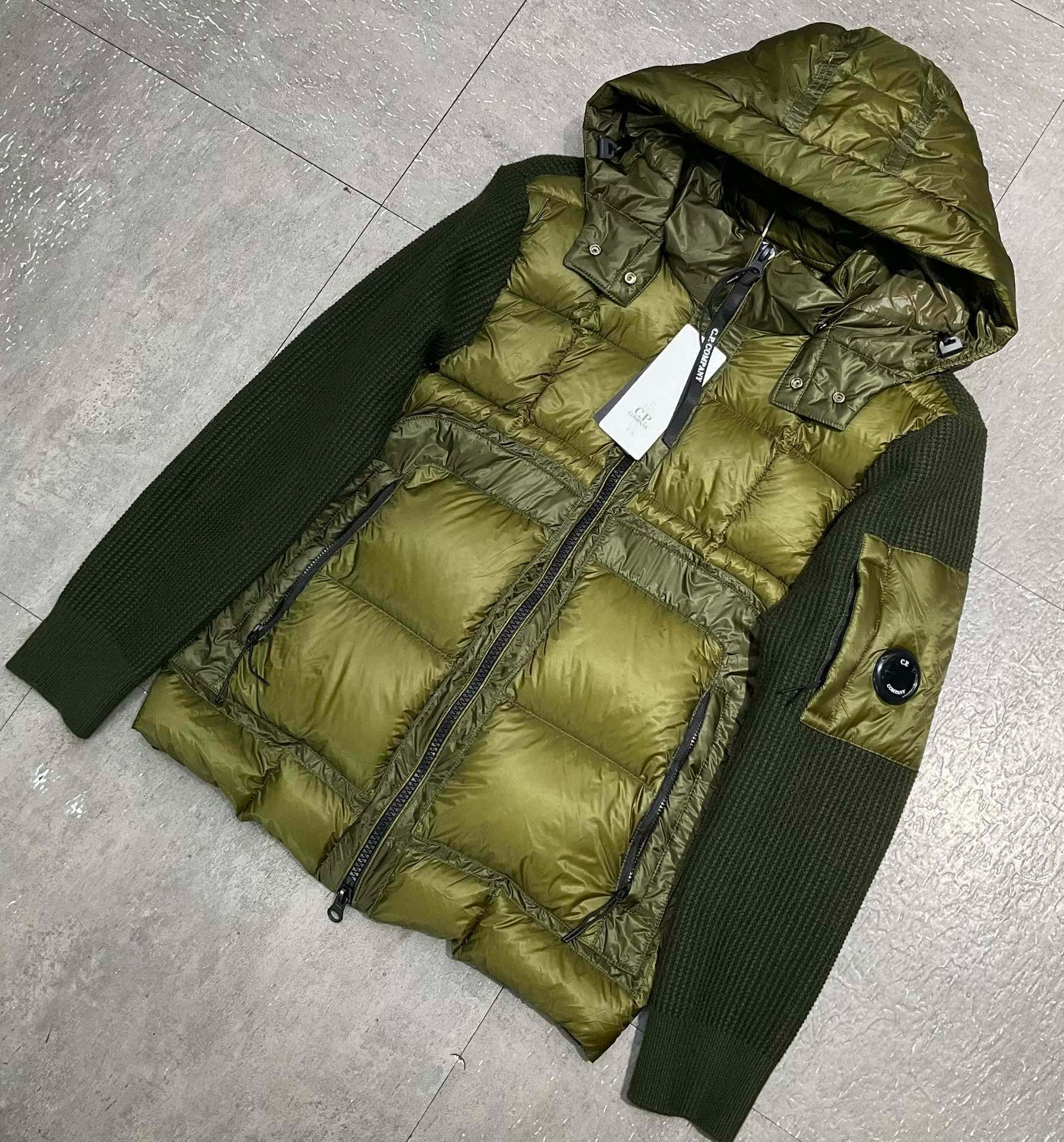 C.P. 컴퍼니 C.P. Company 니트 패딩