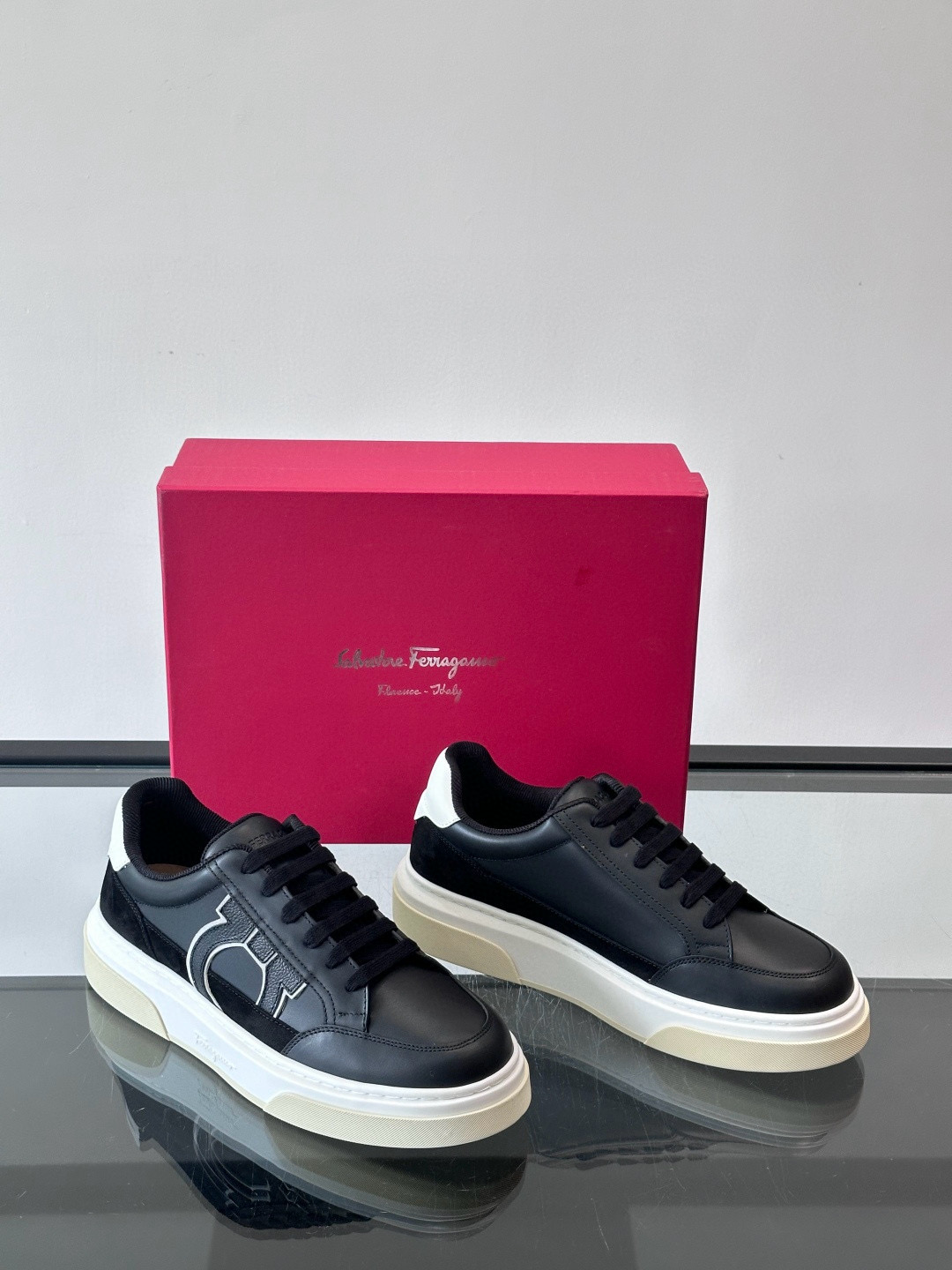 살바토레 페라가모 Salvatore Ferragamo Gancini 스니커즈