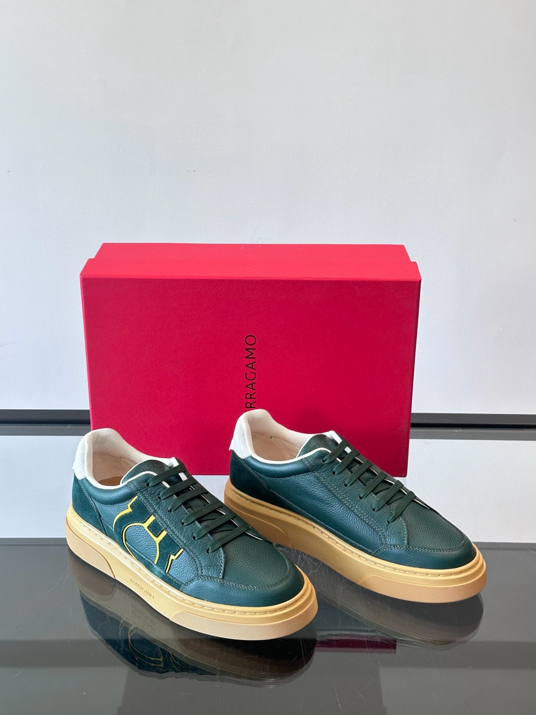 살바토레 페라가모 Salvatore Ferragamo Gancini 스니커즈