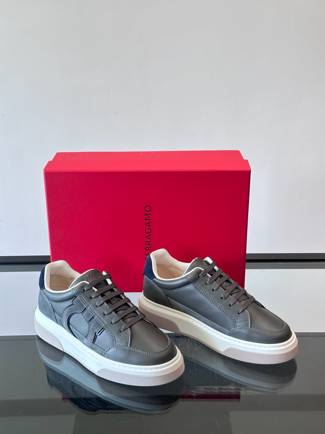 살바토레 페라가모 Salvatore Ferragamo Gancini 스니커즈