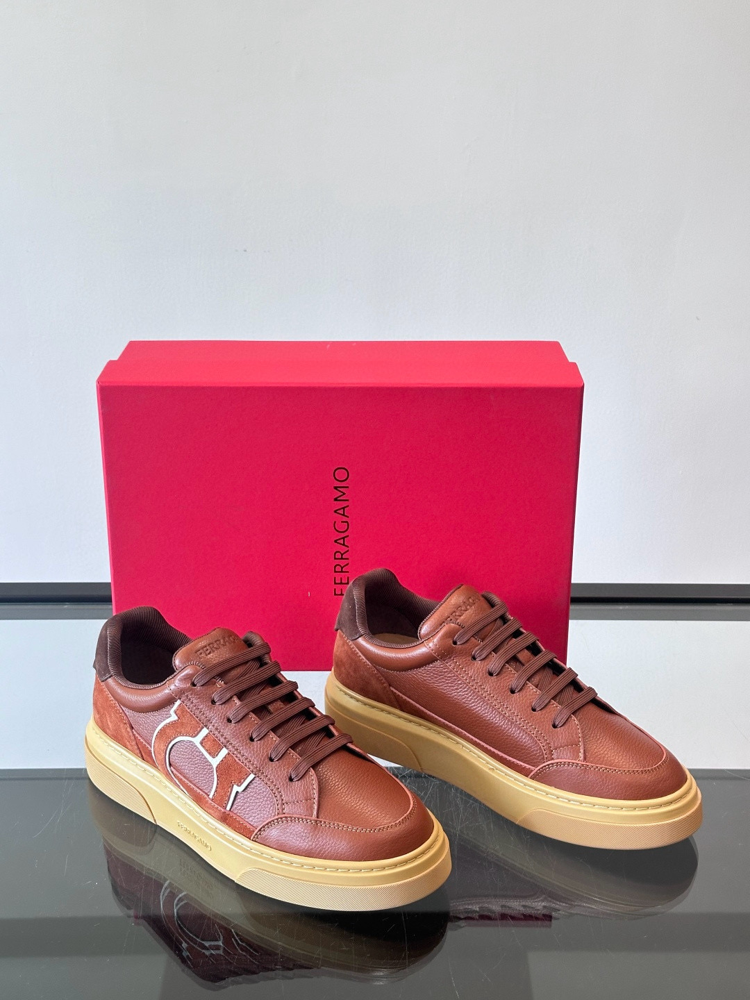 살바토레 페라가모 Salvatore Ferragamo Gancini 스니커즈