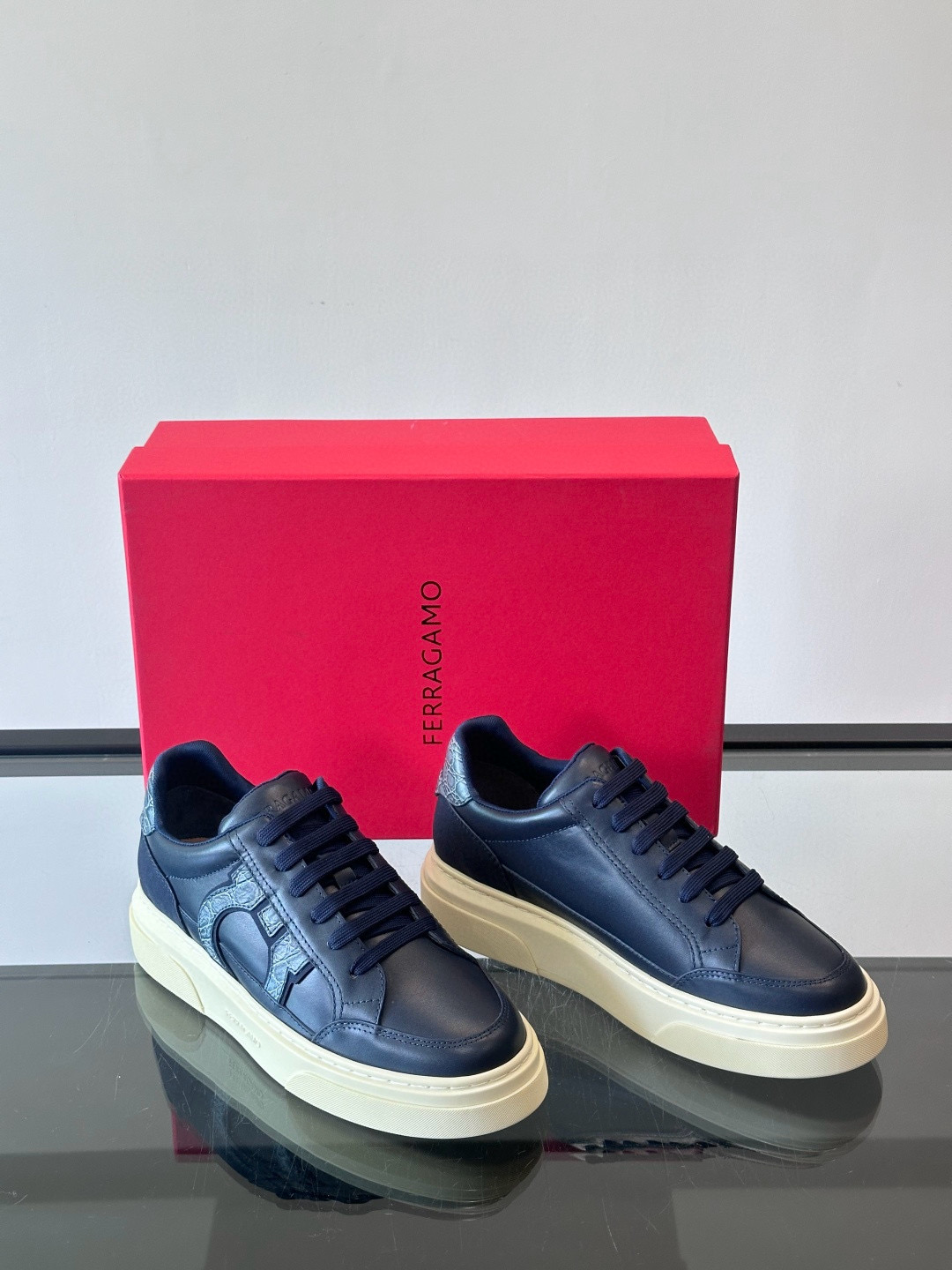 살바토레 페라가모 Salvatore Ferragamo Gancini 스니커즈