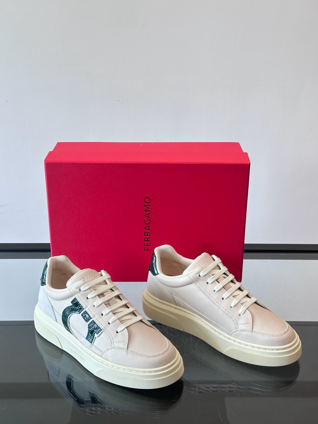 살바토레 페라가모 Salvatore Ferragamo Gancini 스니커즈