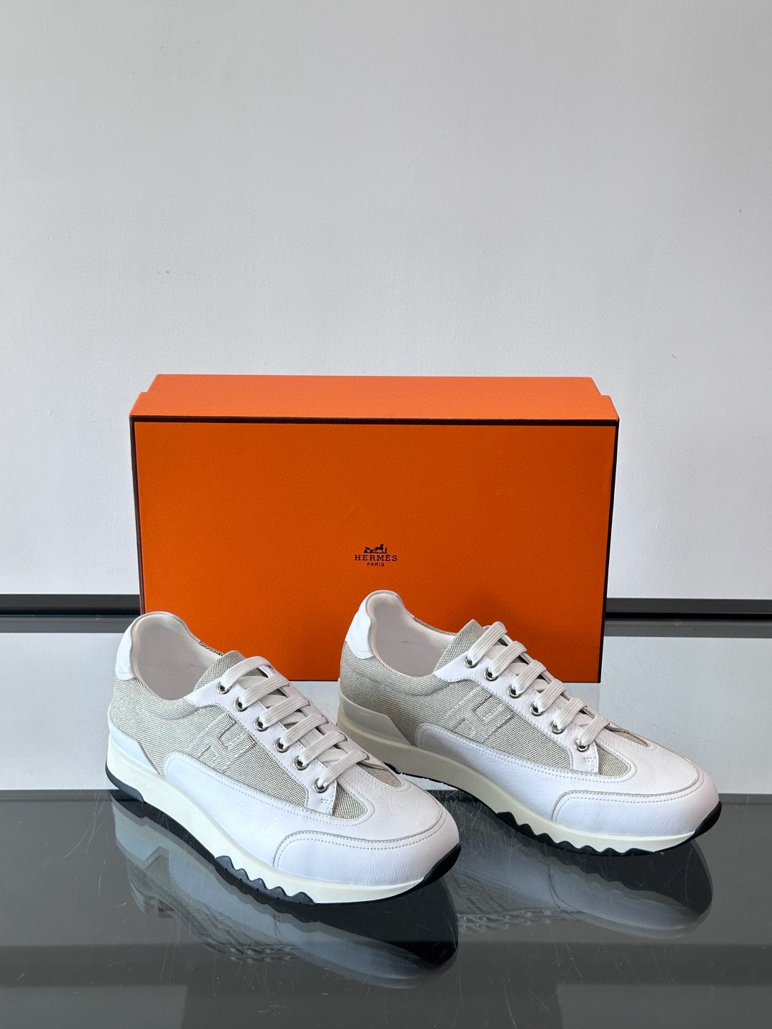에르메스 Hermes Walkrunner 스니커즈