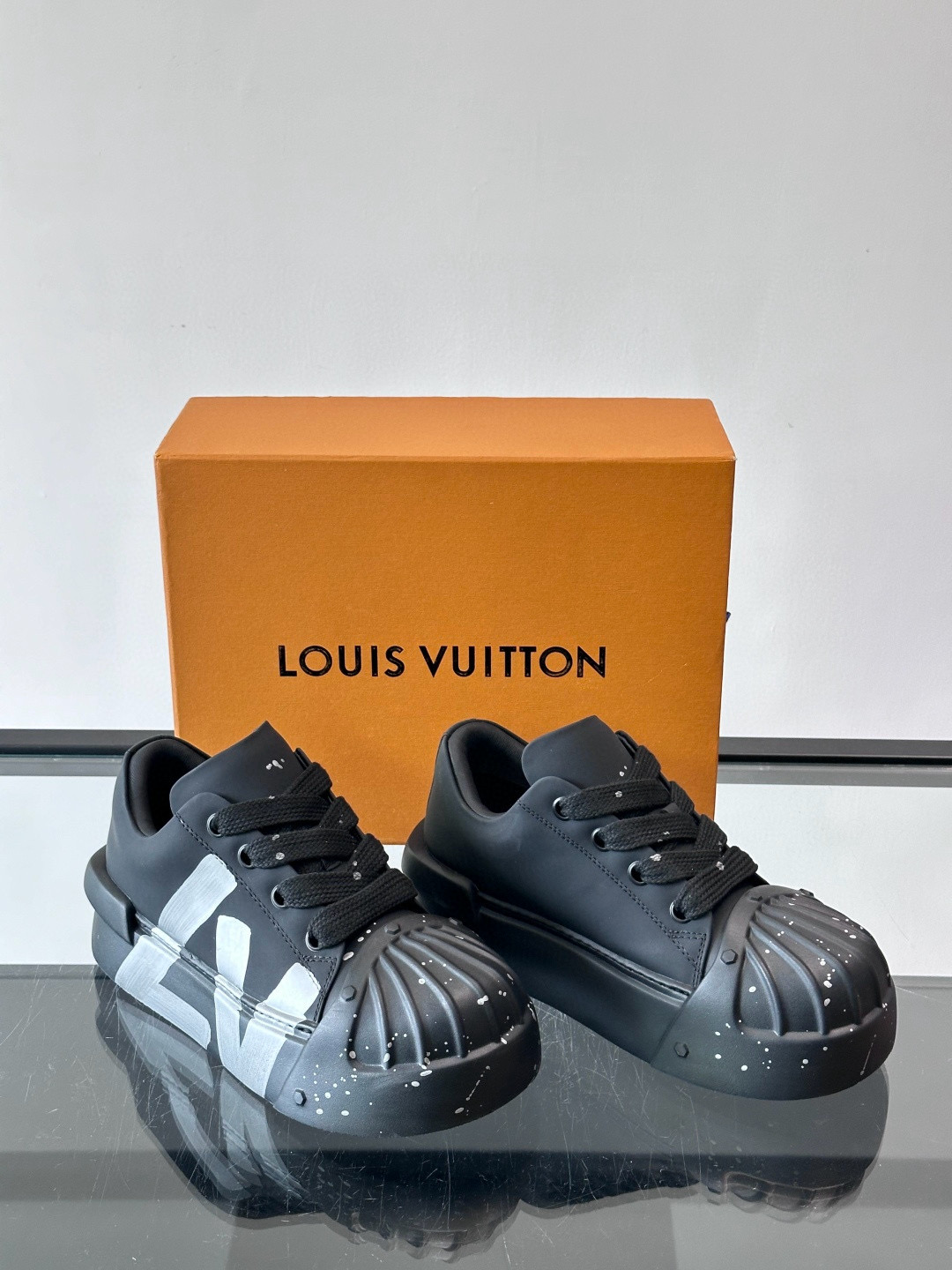 루이비통 Louis Vuitton 스니커즈