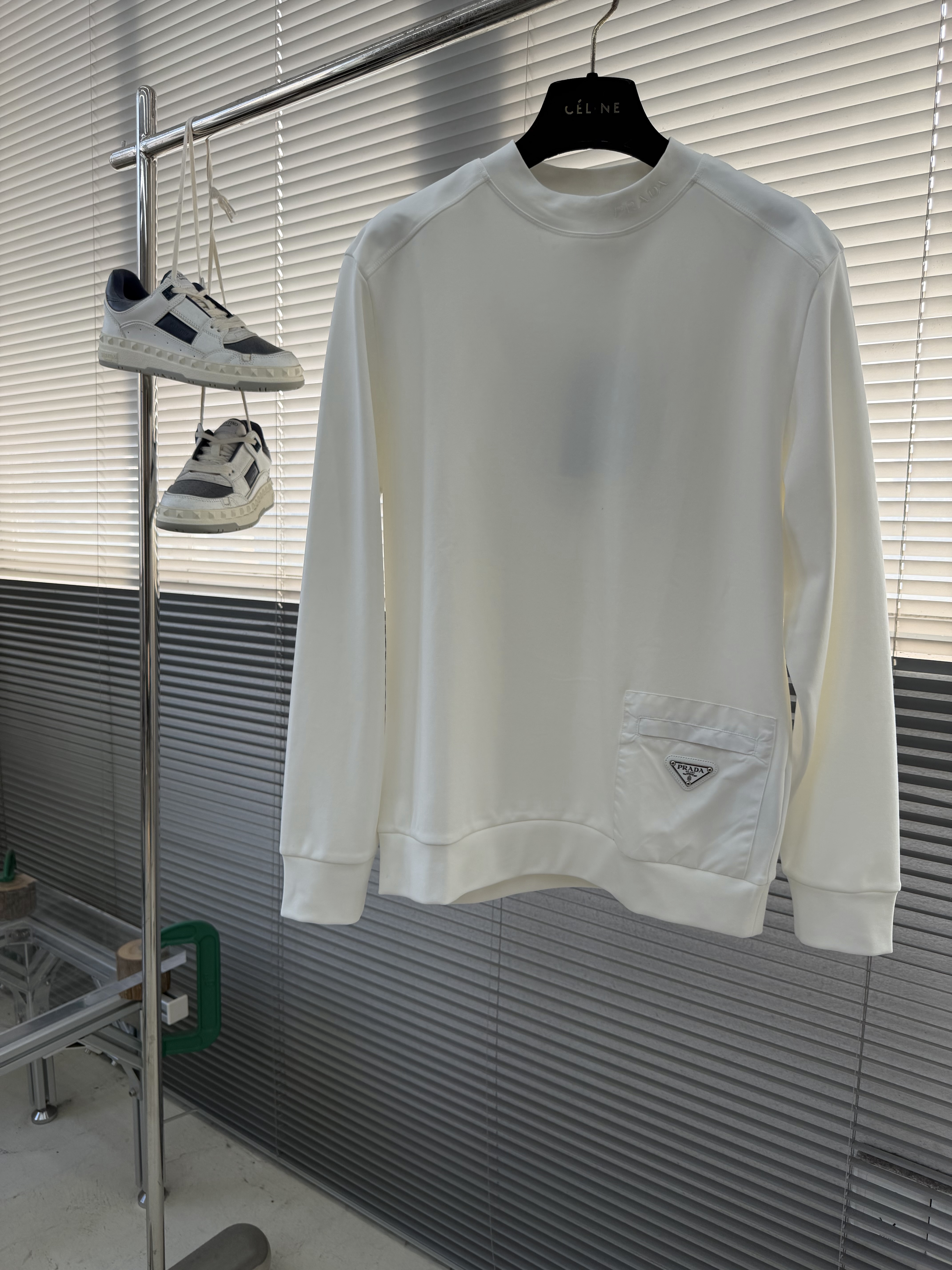 프라다 Prada 맨투맨