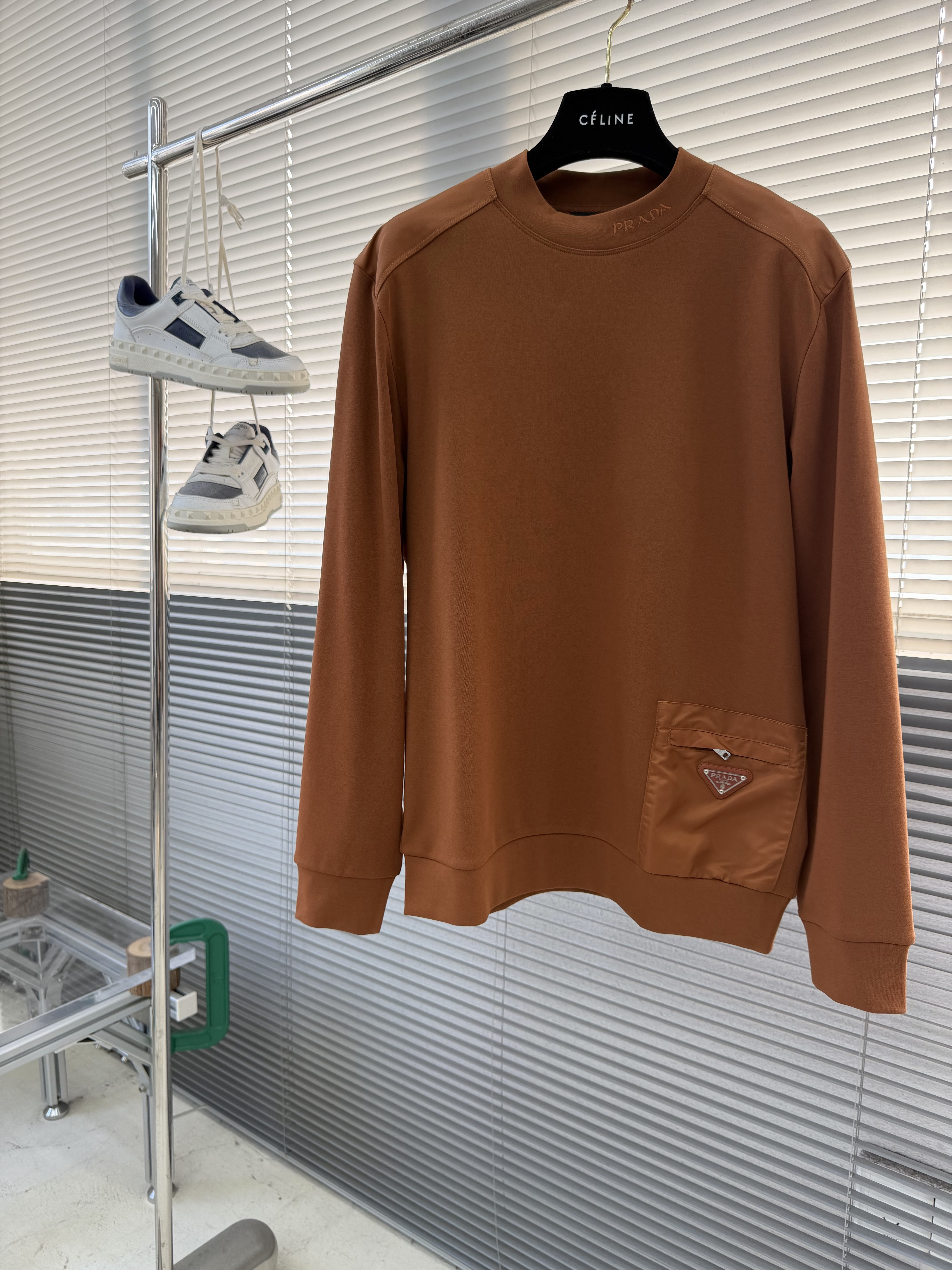 프라다 Prada 맨투맨