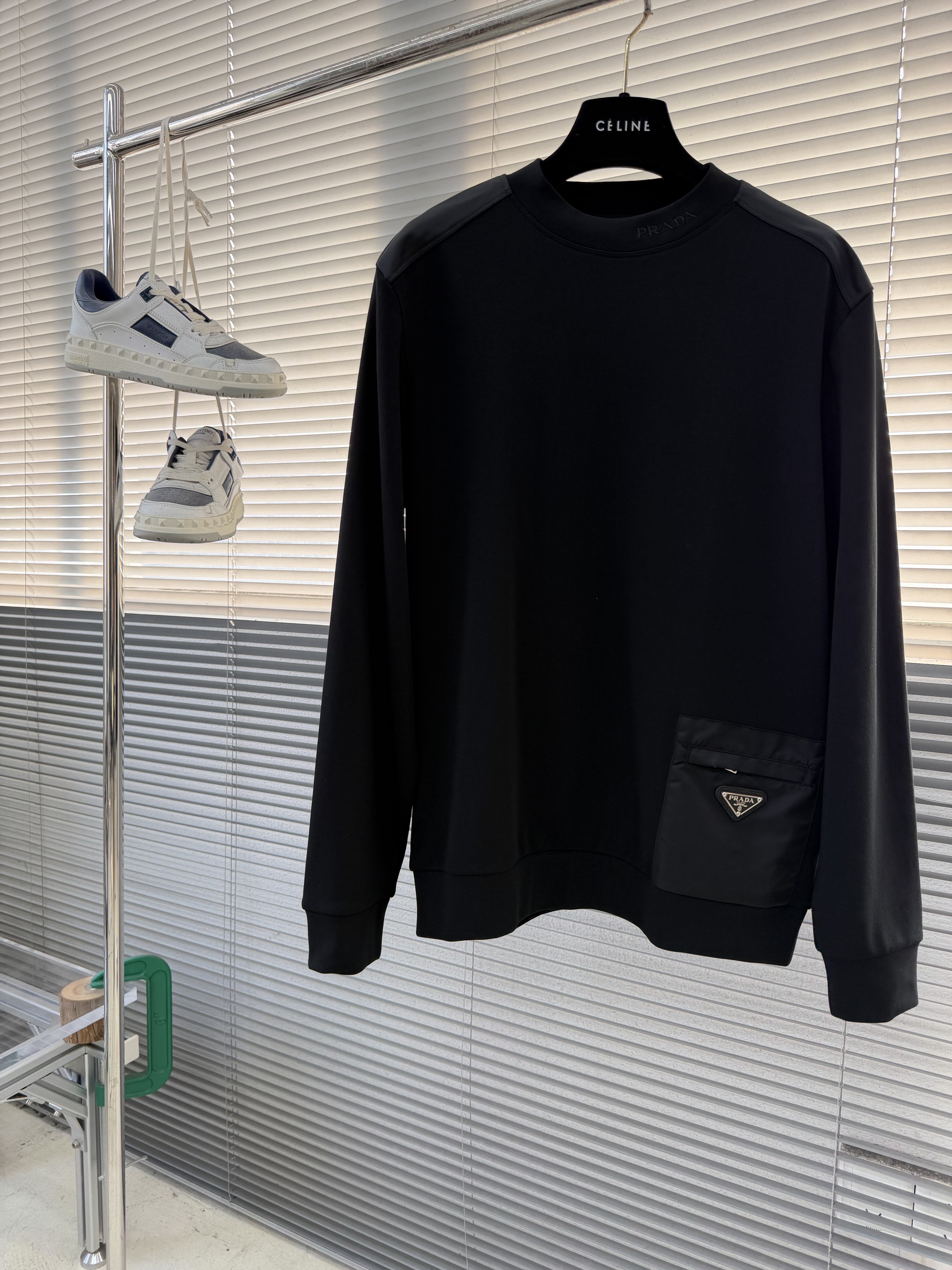 프라다 Prada 맨투맨