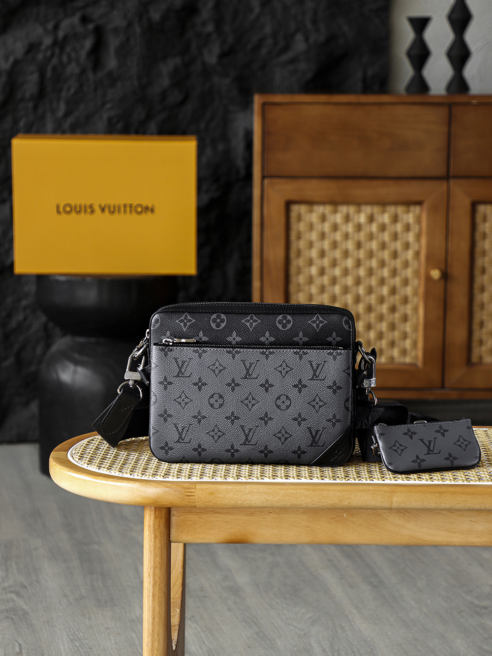 루이비통 Louis Vuitton M69443 Trio Messenger Monogram Eclipse 25cm