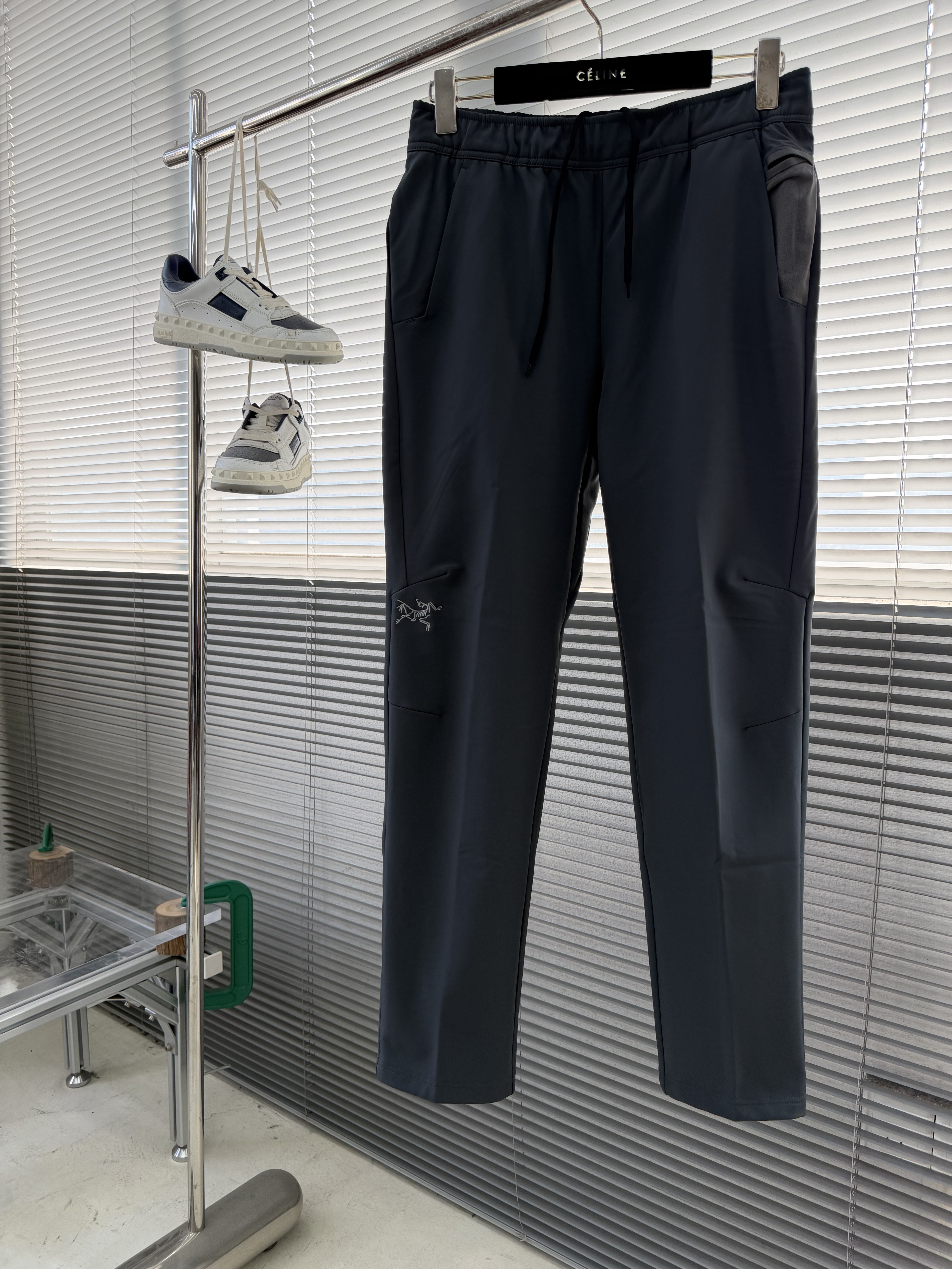 아크테릭스 ARC'TERYX 바지