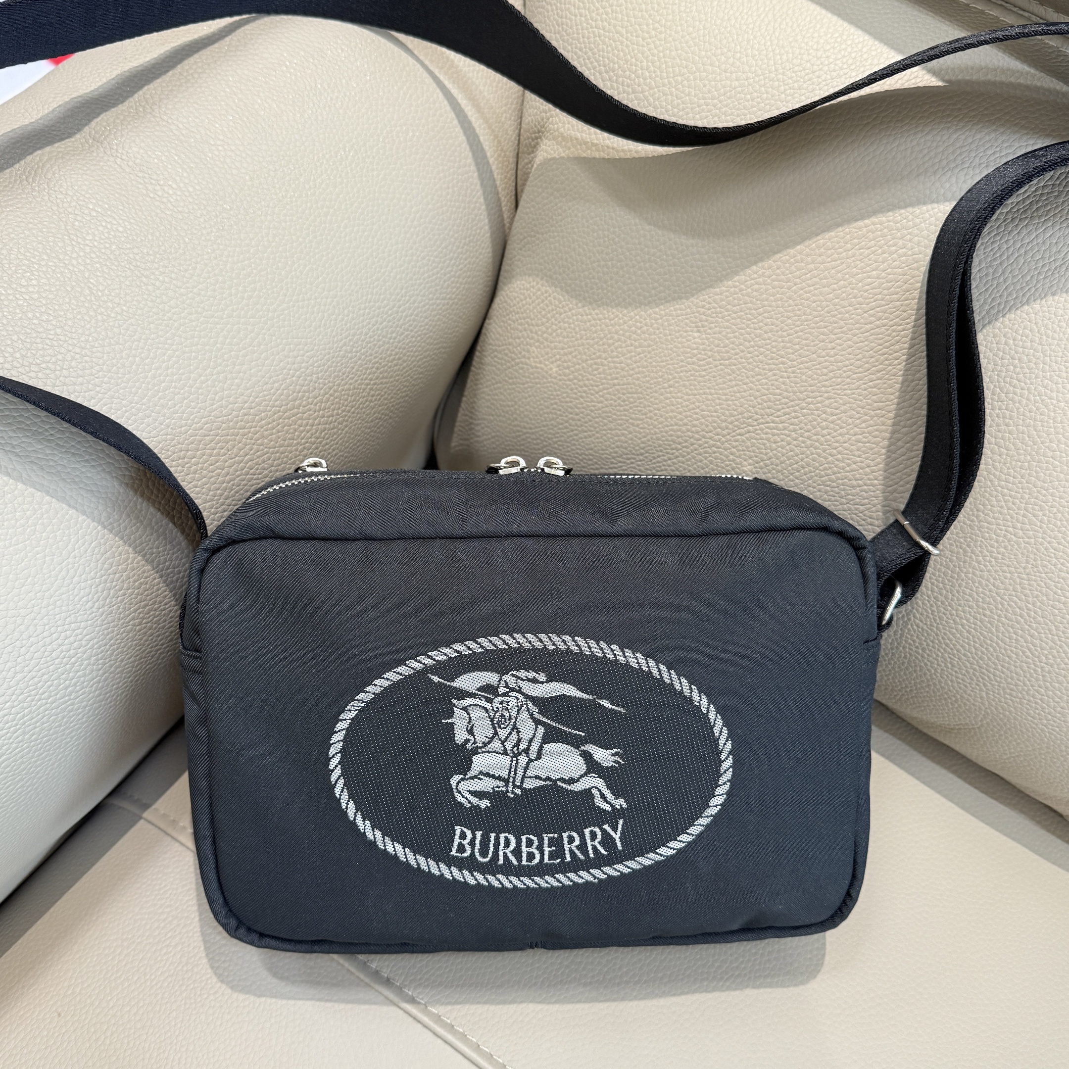 버버리 Burberry 3881 Orkney Crossbody Bag 26.5cm