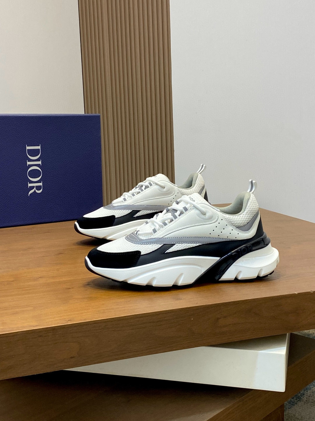 디올 Dior B22 스니커즈