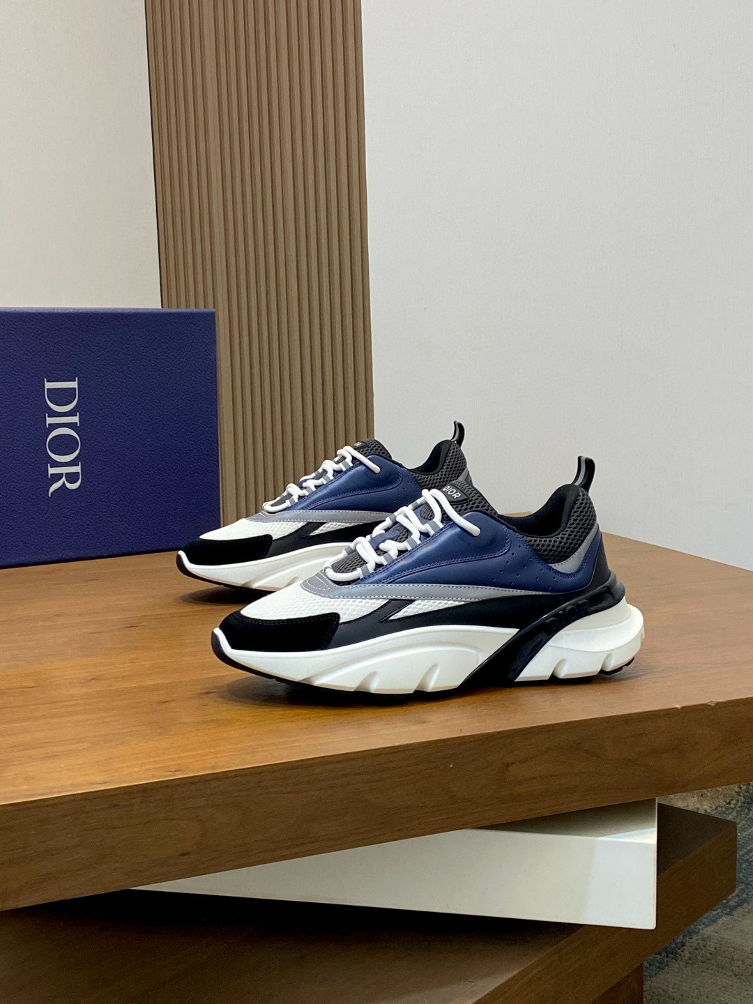 디올 Dior B22 스니커즈