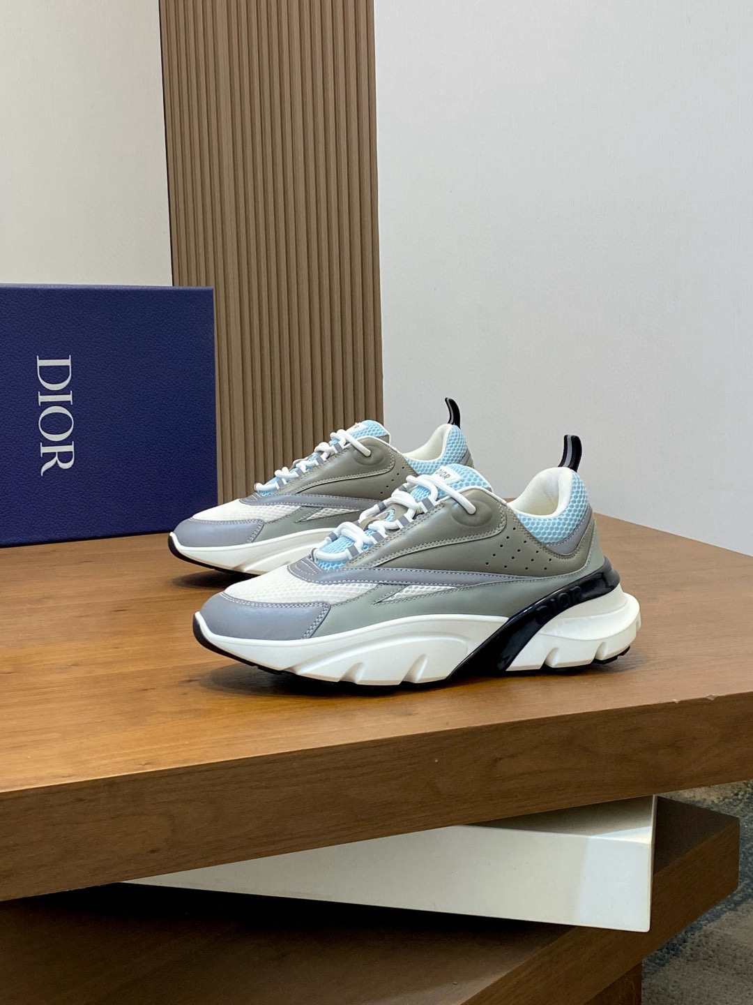 디올 Dior B22 스니커즈