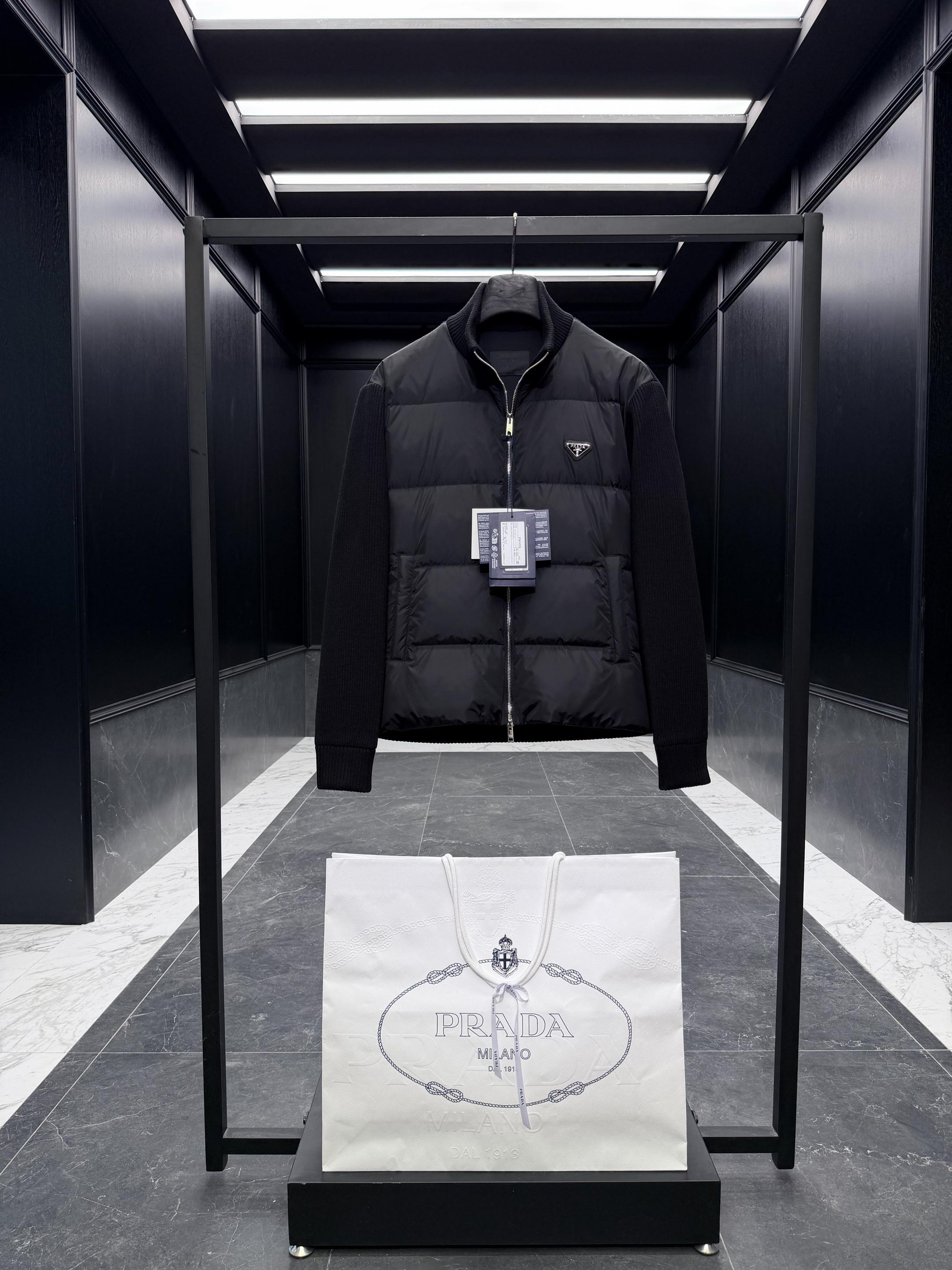 프라다 Prada 다운 베스트 조끼